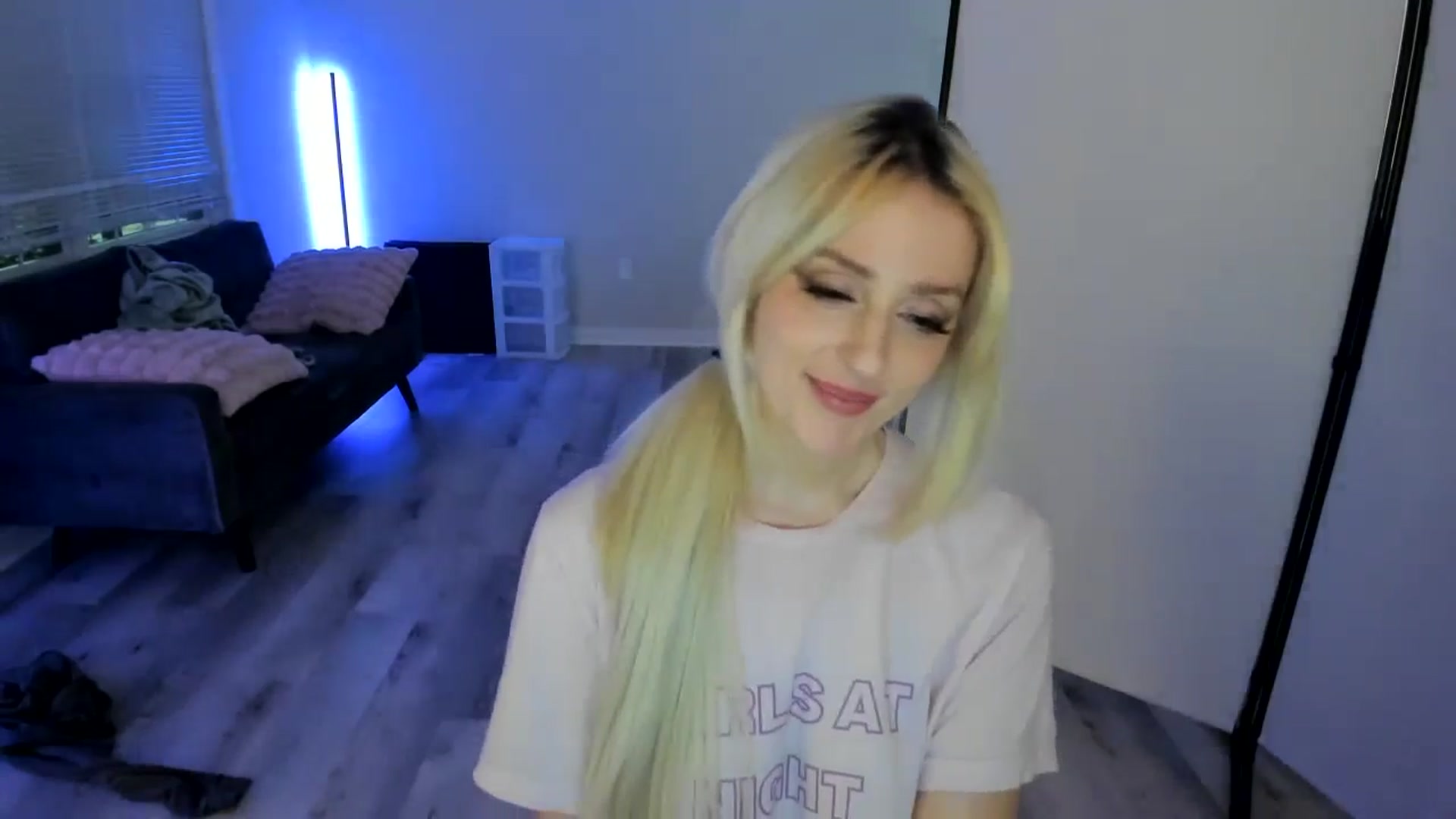 Gallery image thumbnail from Milk_Party's myfreecams stream on, 06/08/2024, 07:25 image 10 of 20