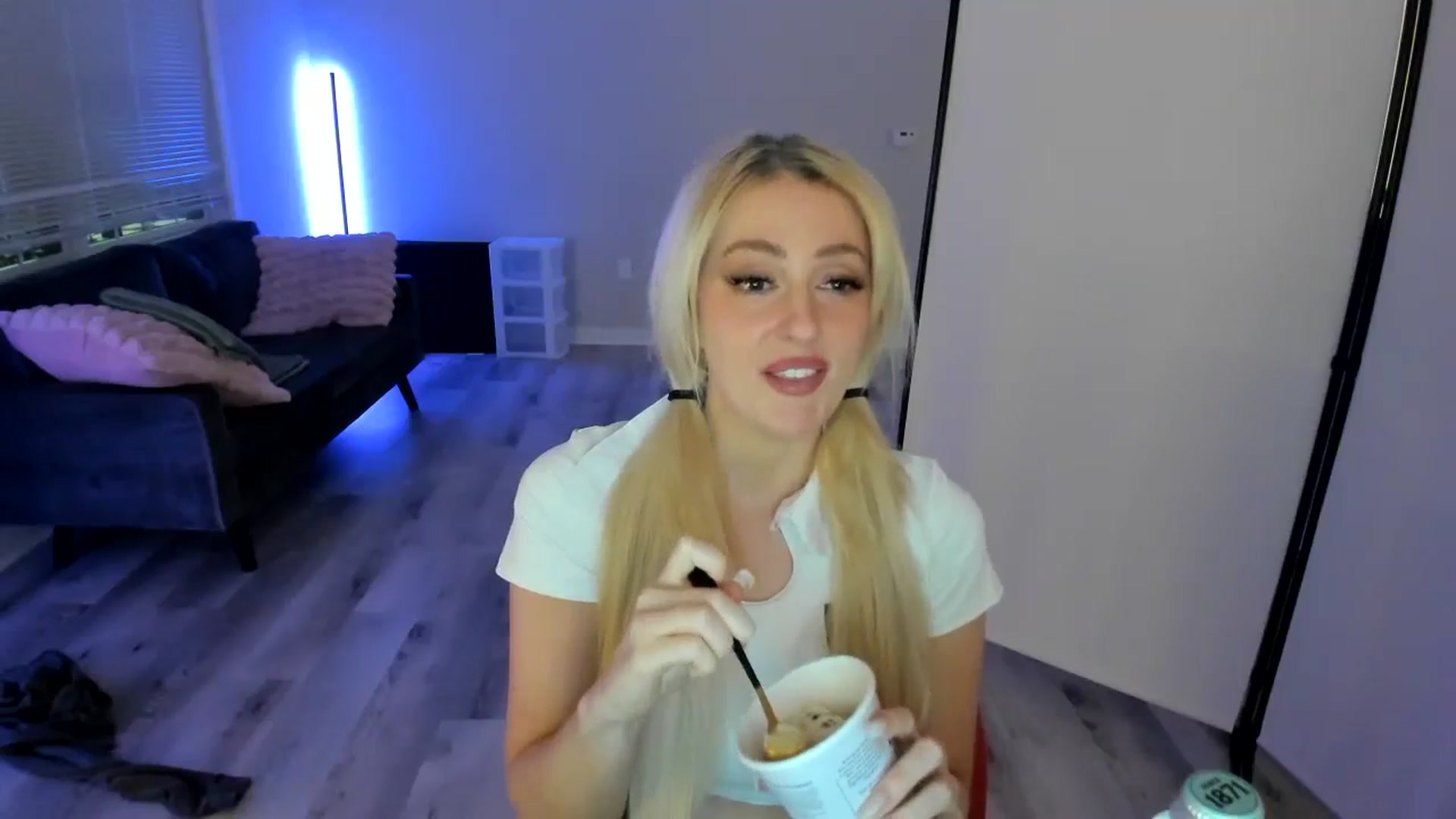 Gallery image thumbnail from Milk_Party's myfreecams stream on, 06/09/2024, 04:57 image 7 of 20
