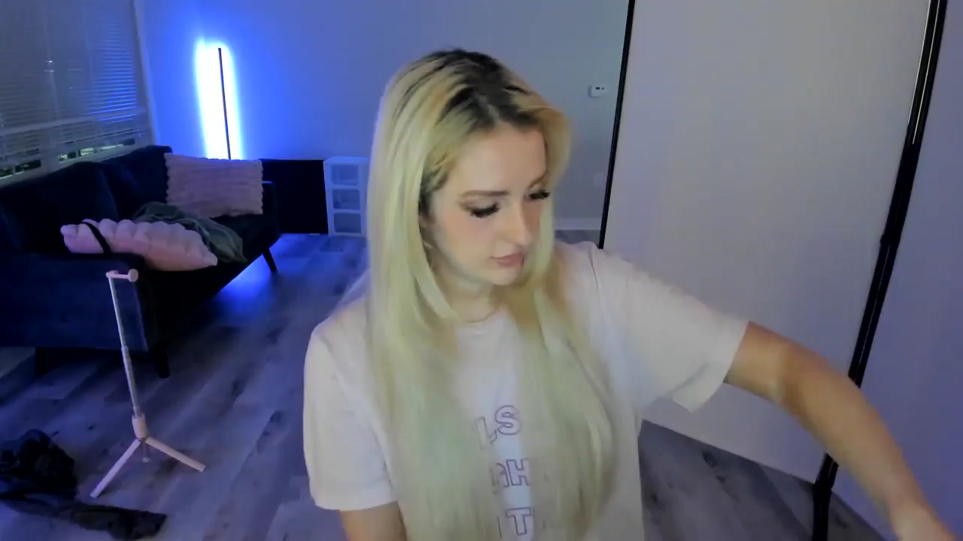 Gallery image thumbnail from Milk_Party's myfreecams stream on, 06/10/2024, 03:30 image 16 of 20