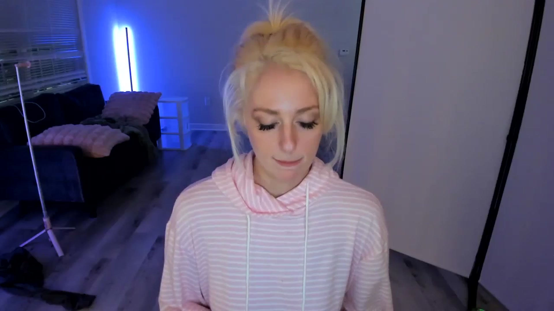 Gallery image thumbnail from Milk_Party's myfreecams stream on, 06/16/2024, 04:37 image 10 of 20