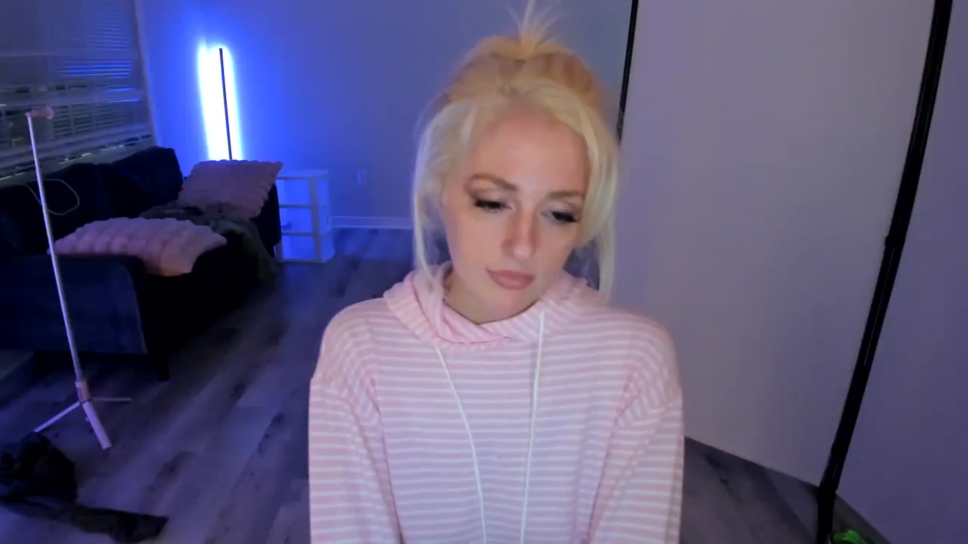 Gallery image thumbnail from Milk_Party's myfreecams stream on, 06/16/2024, 04:37 image 13 of 20