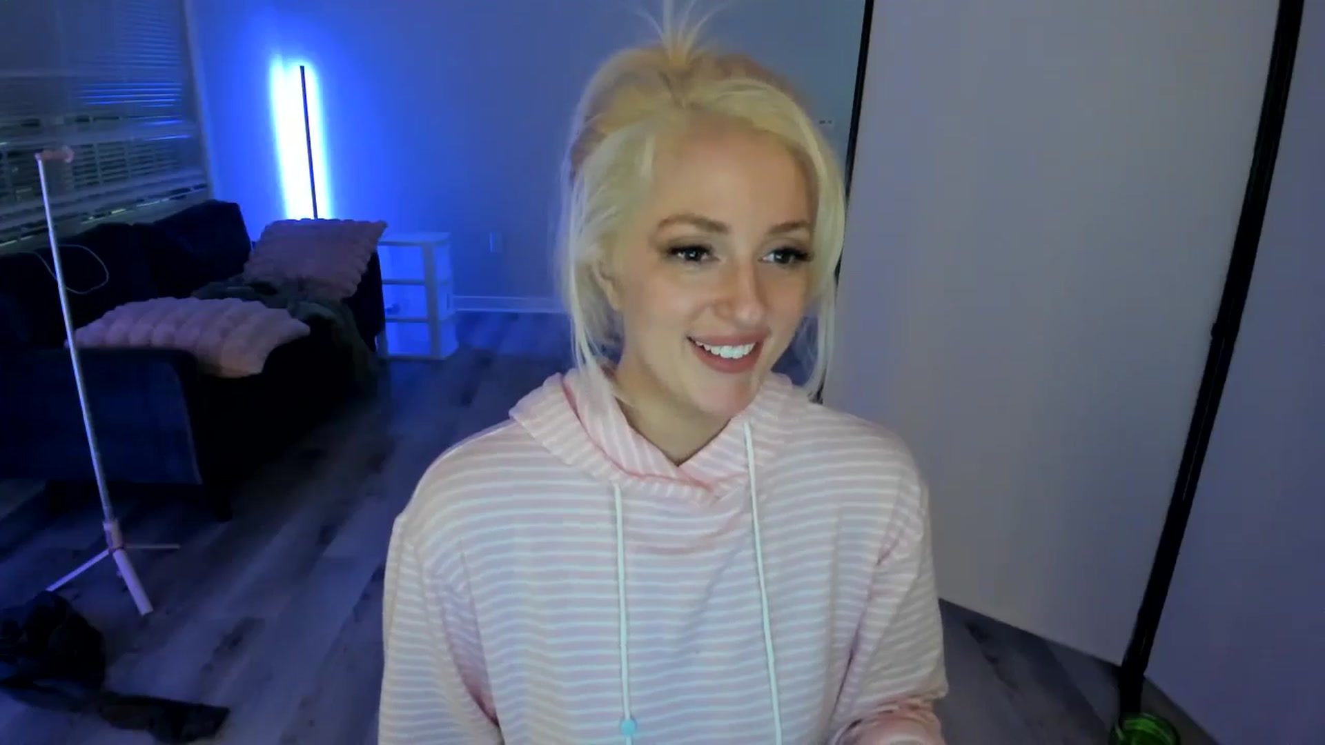 Gallery image thumbnail from Milk_Party's myfreecams stream on, 06/16/2024, 04:37 image 7 of 20