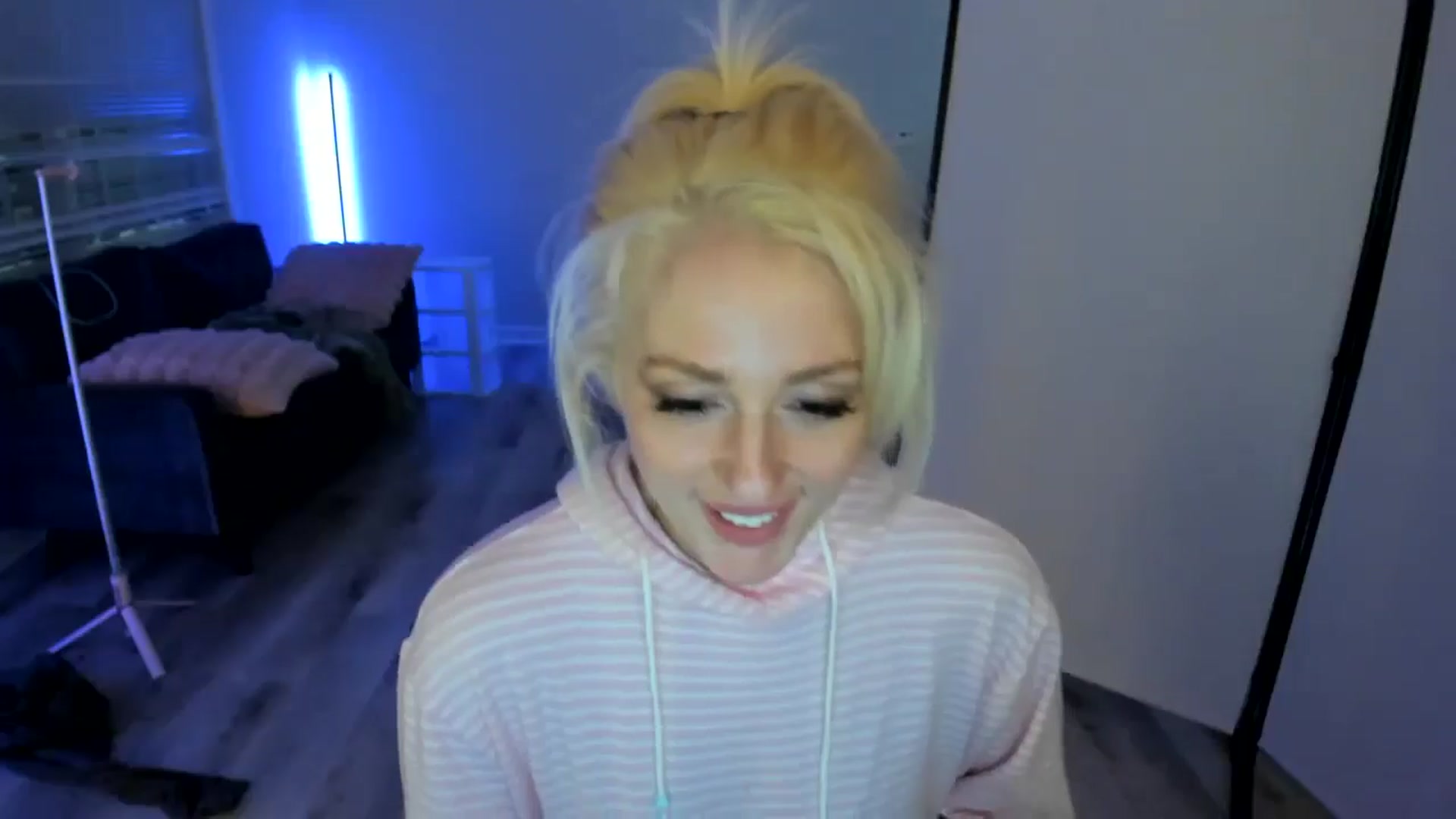 Gallery image thumbnail from Milk_Party's myfreecams stream on, 06/16/2024, 04:37 image 3 of 20
