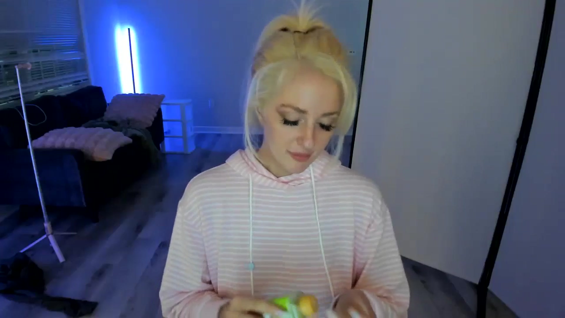 Gallery image thumbnail from Milk_Party's myfreecams stream on, 06/16/2024, 04:37 image 6 of 20
