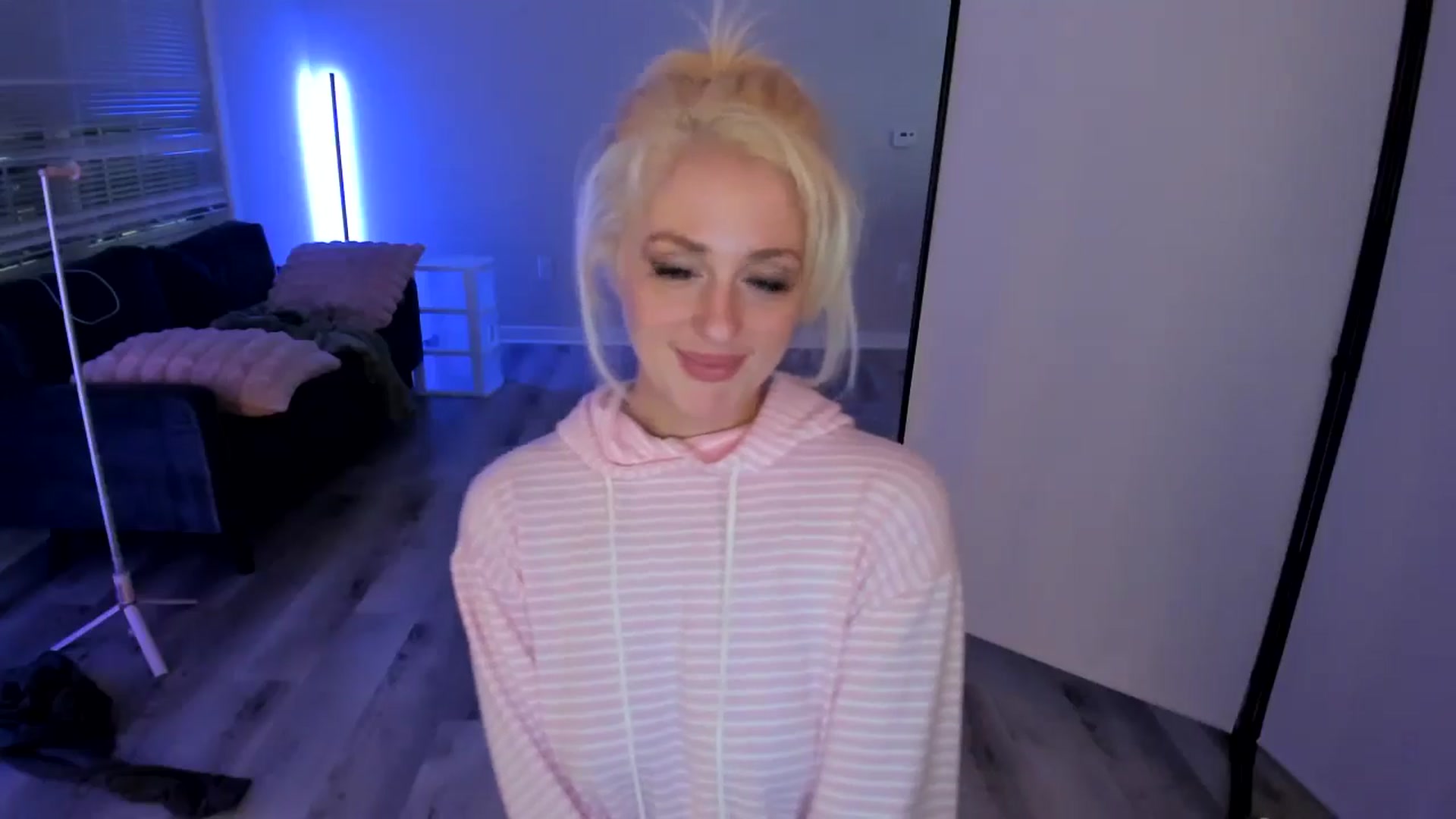 Gallery image thumbnail from Milk_Party's myfreecams stream on, 06/16/2024, 04:37 image 17 of 20