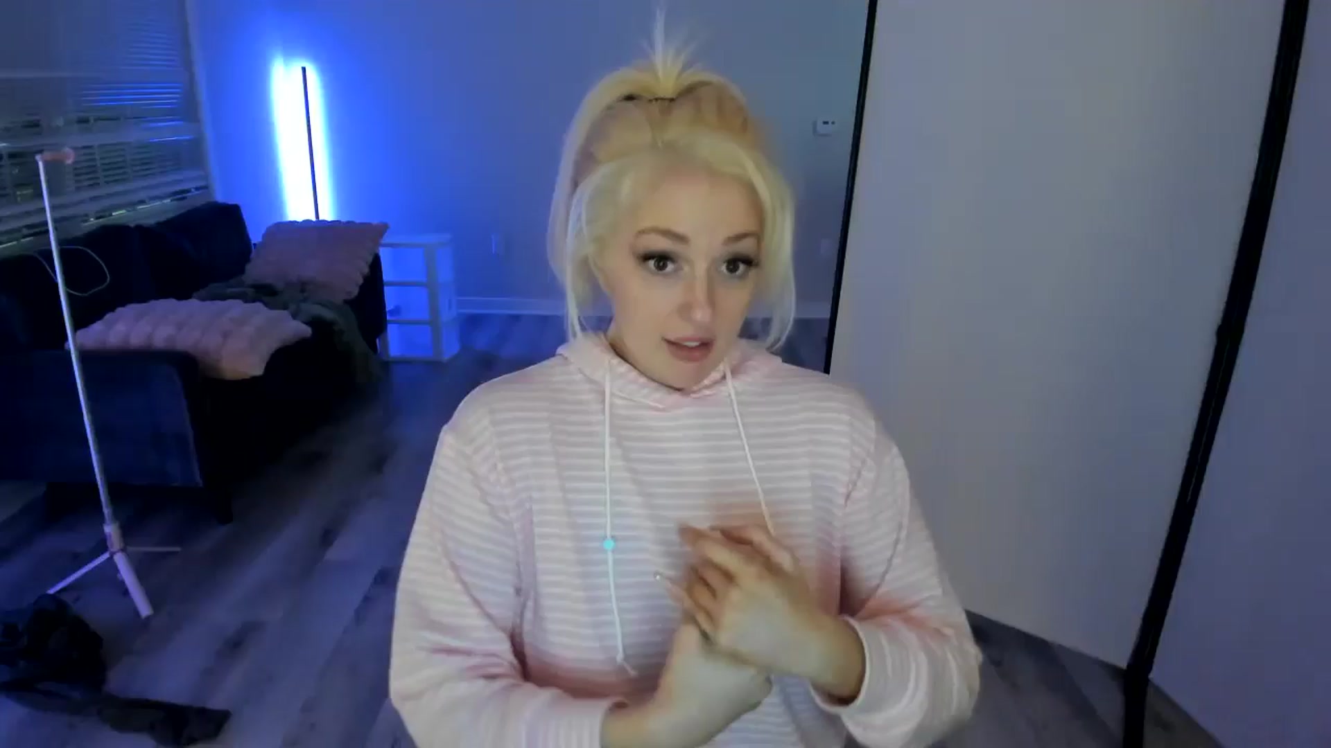 Gallery image thumbnail from Milk_Party's myfreecams stream on, 06/16/2024, 04:37 image 1 of 20