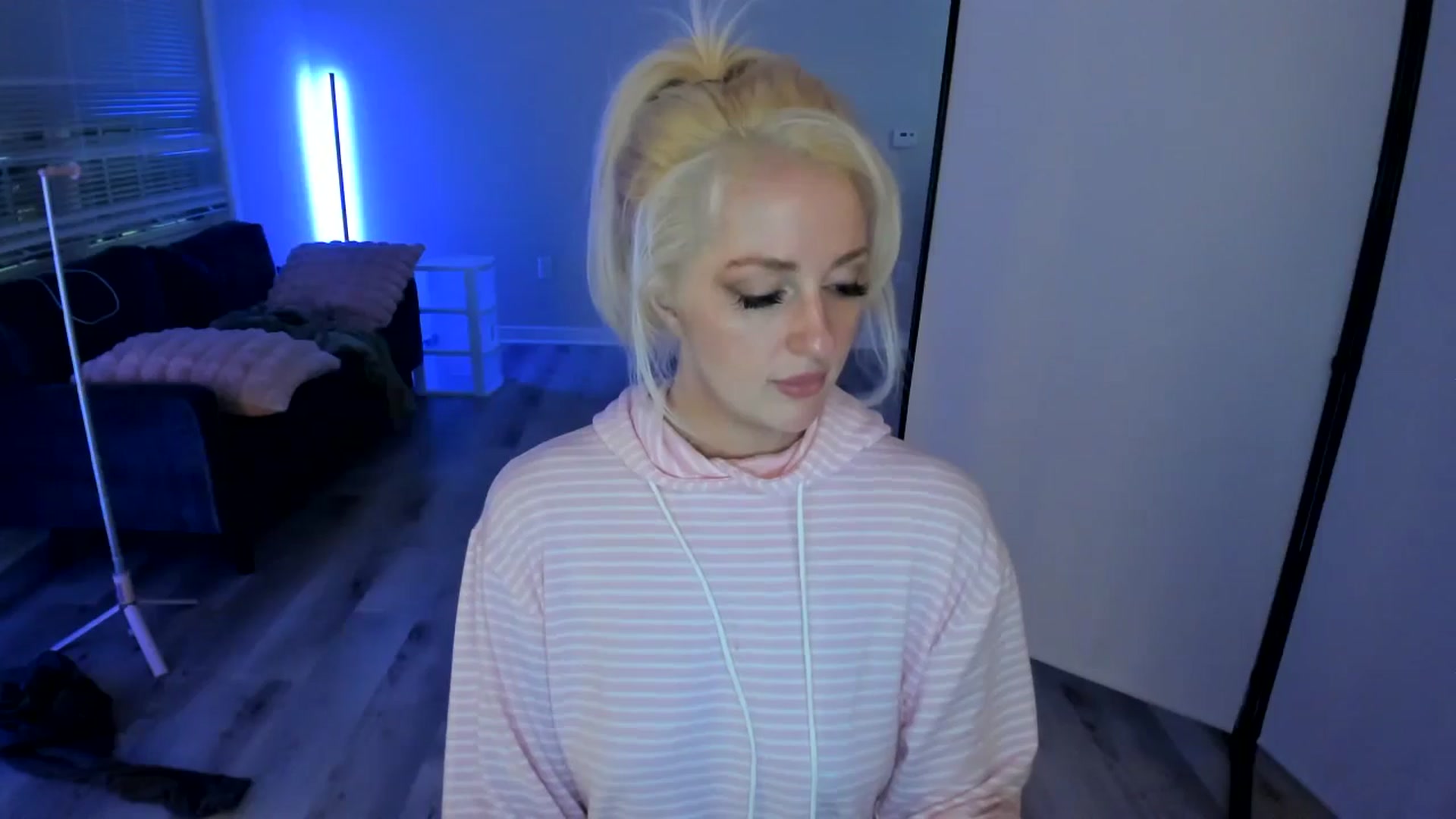 Gallery image thumbnail from Milk_Party's myfreecams stream on, 06/16/2024, 04:37 image 18 of 20
