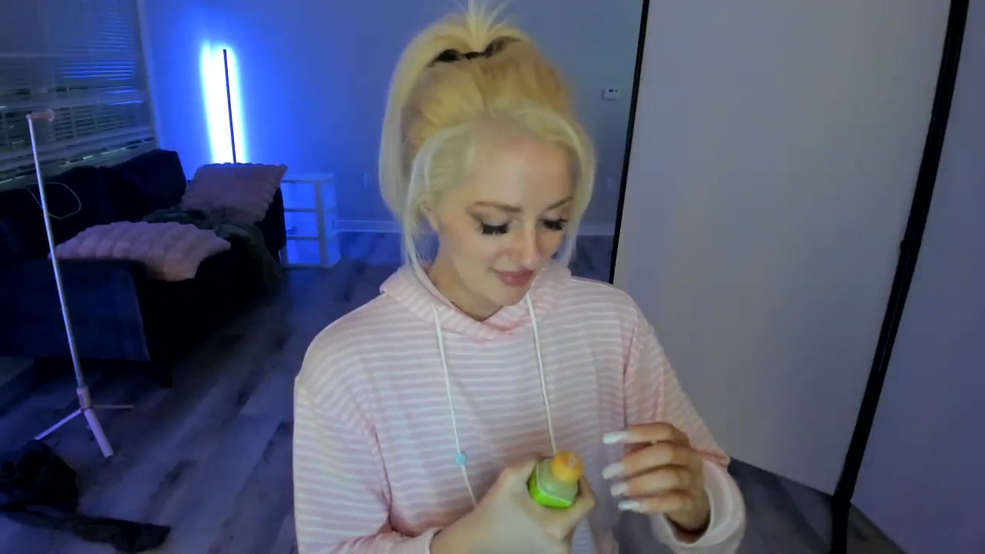 Gallery image thumbnail from Milk_Party's myfreecams stream on, 06/16/2024, 04:37 image 2 of 20