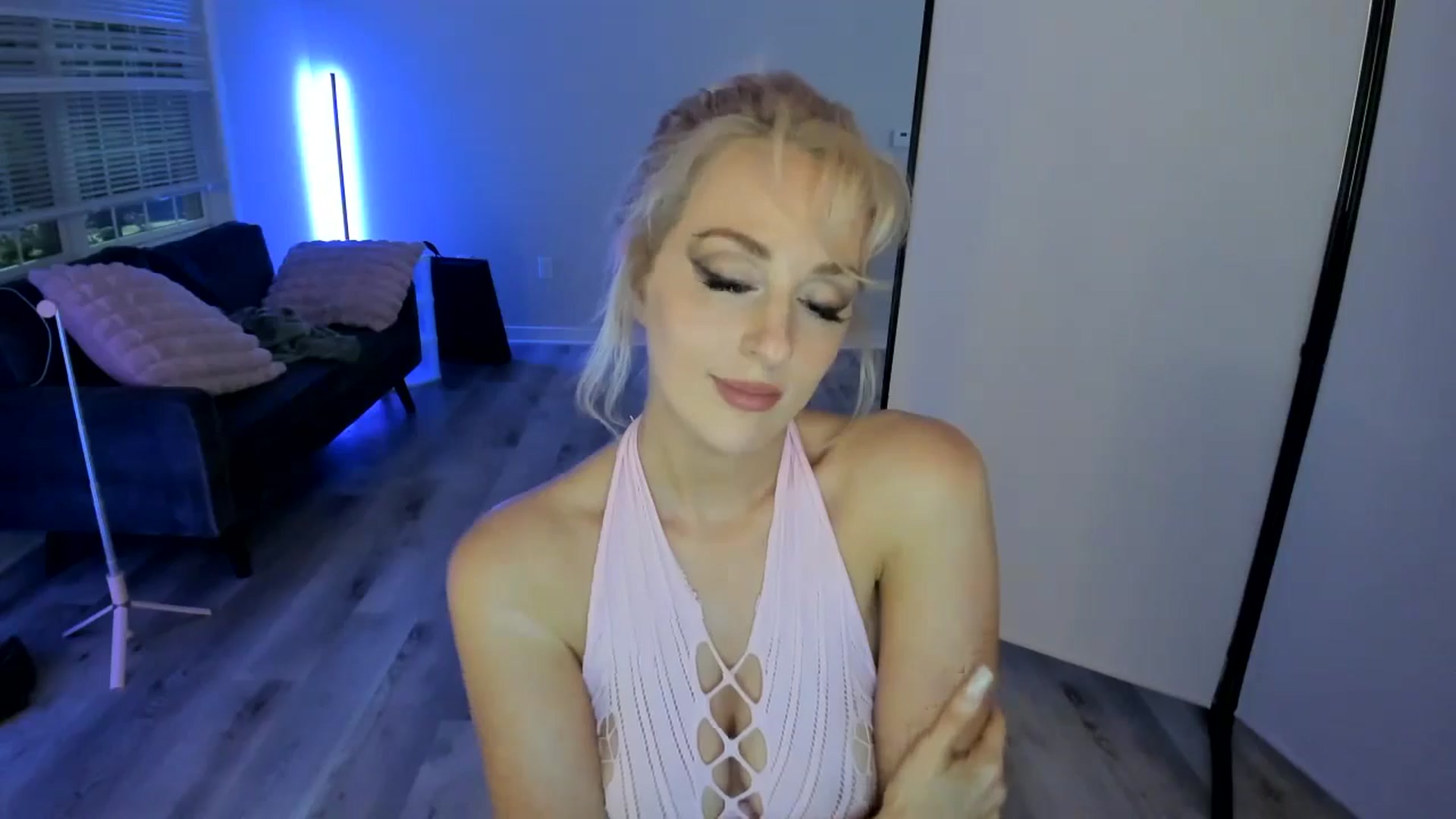 Gallery image thumbnail from Milk_Party's myfreecams stream on, 06/23/2024, 01:54 image 18 of 20