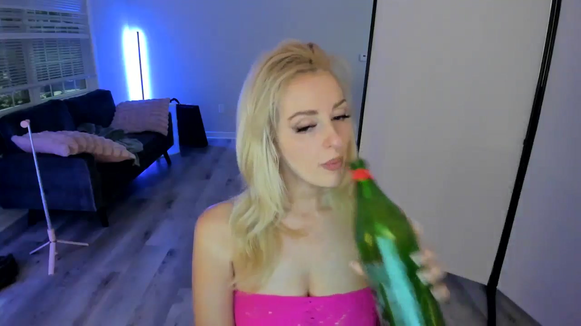 Gallery image thumbnail from Milk_Party's myfreecams stream on, 06/26/2024, 02:35 image 10 of 20