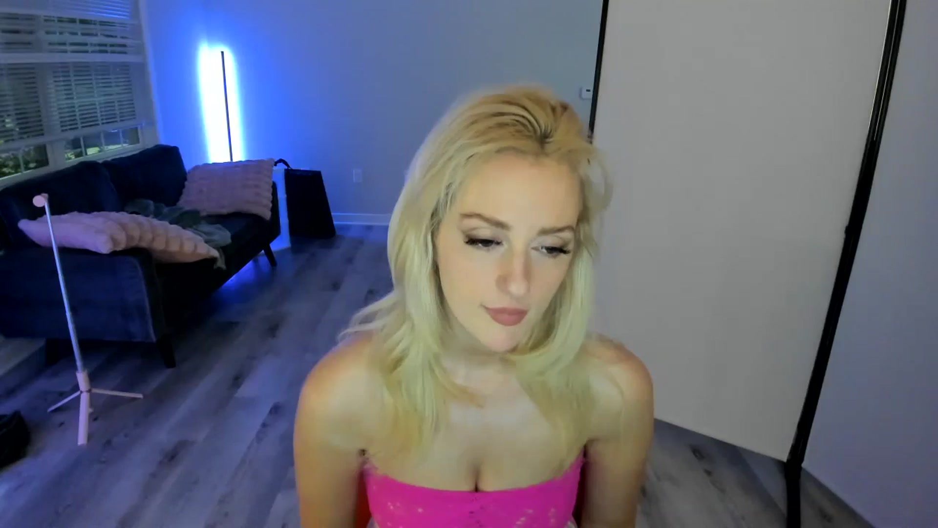Gallery image thumbnail from Milk_Party's myfreecams stream on, 06/26/2024, 02:35 image 11 of 20