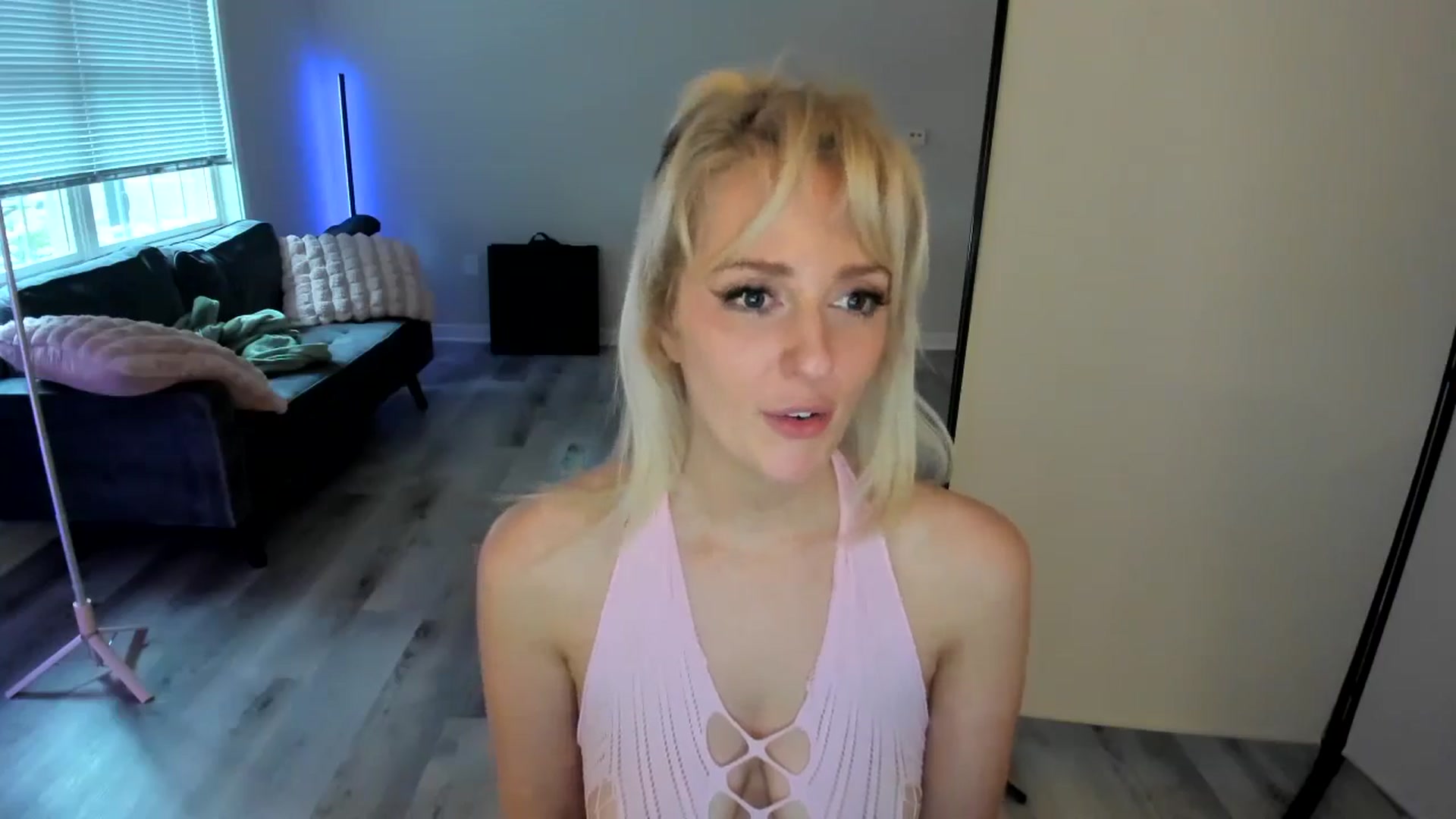Gallery image thumbnail from Milk_Party's myfreecams stream on, 07/05/2024, 24:06 image 15 of 20