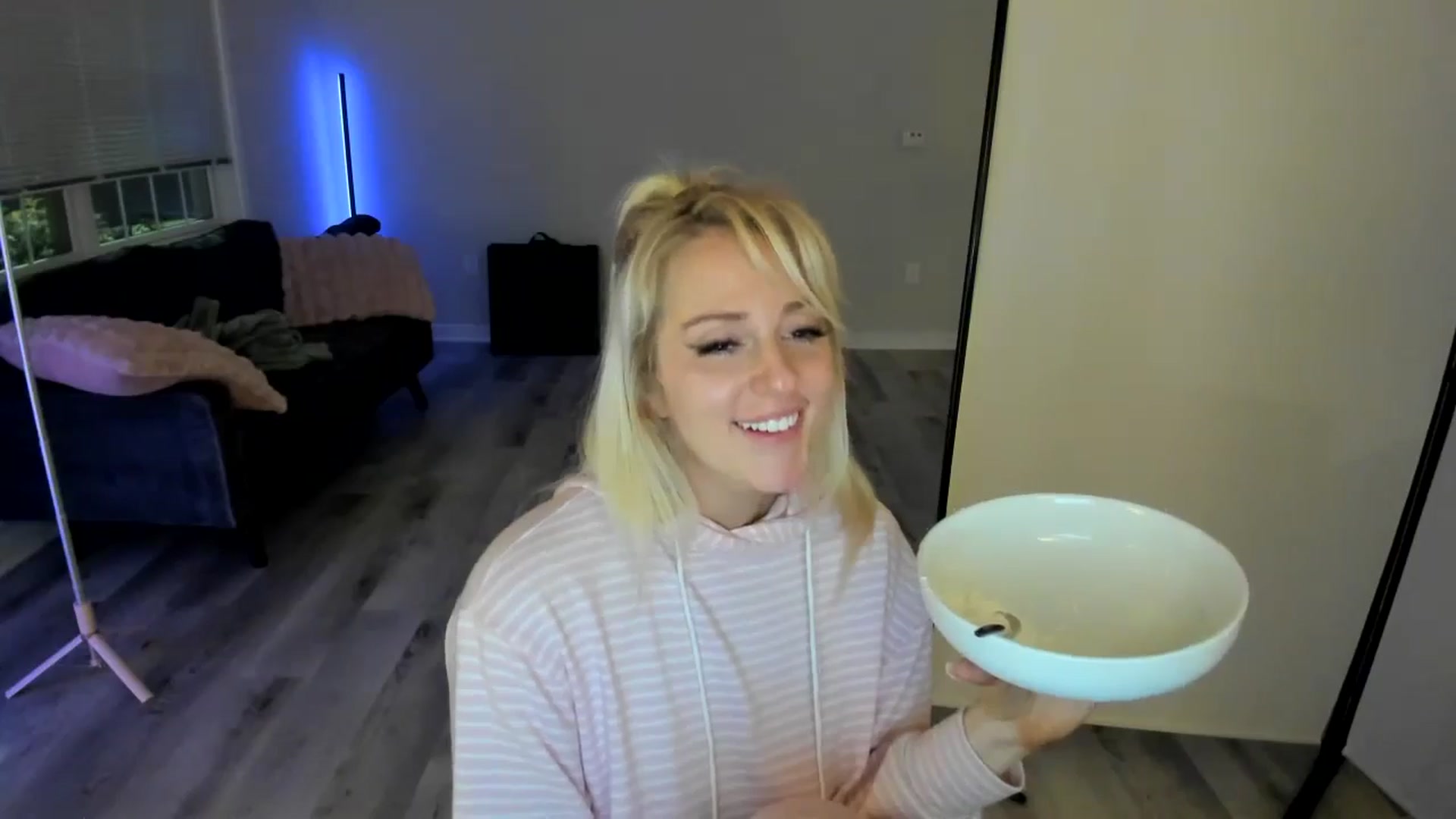 Gallery image thumbnail from Milk_Party's myfreecams stream on, 07/05/2024, 05:03 image 15 of 20
