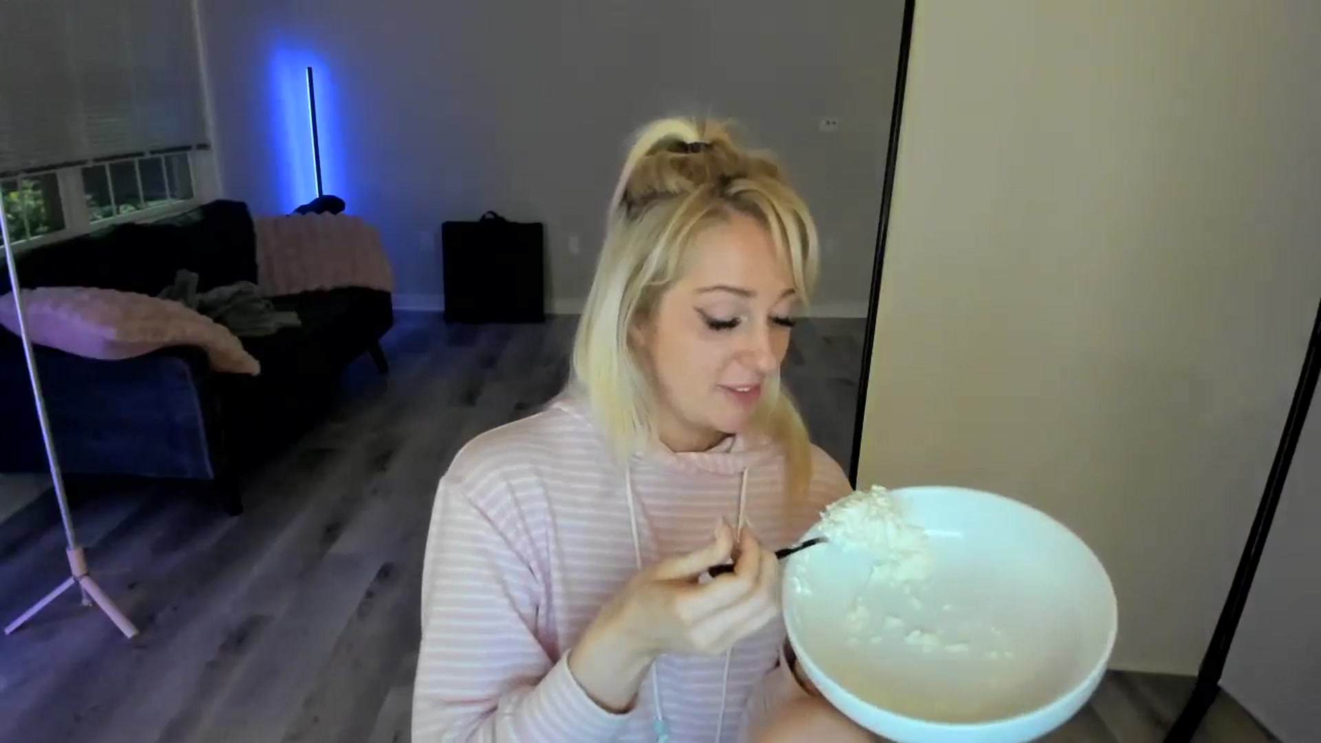 Gallery image thumbnail from Milk_Party's myfreecams stream on, 07/05/2024, 05:03 image 14 of 20
