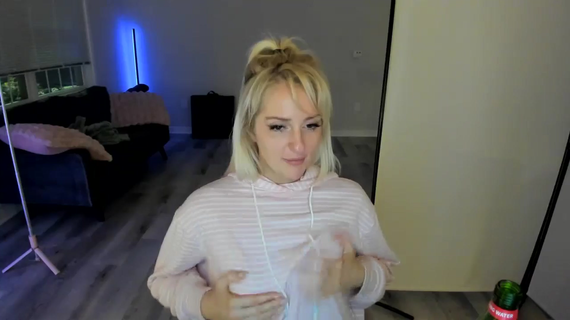 Gallery image thumbnail from Milk_Party's myfreecams stream on, 07/05/2024, 05:16 image 17 of 20