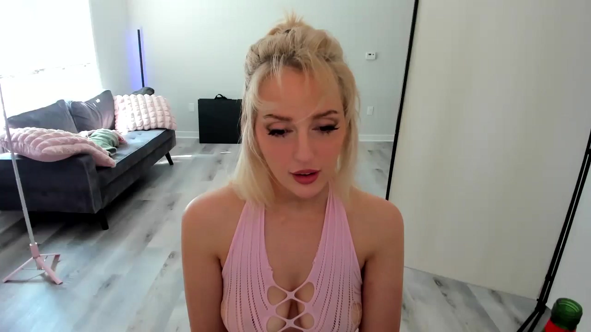 Gallery image thumbnail from Milk_Party's myfreecams stream on, 07/05/2024, 20:17 image 17 of 20