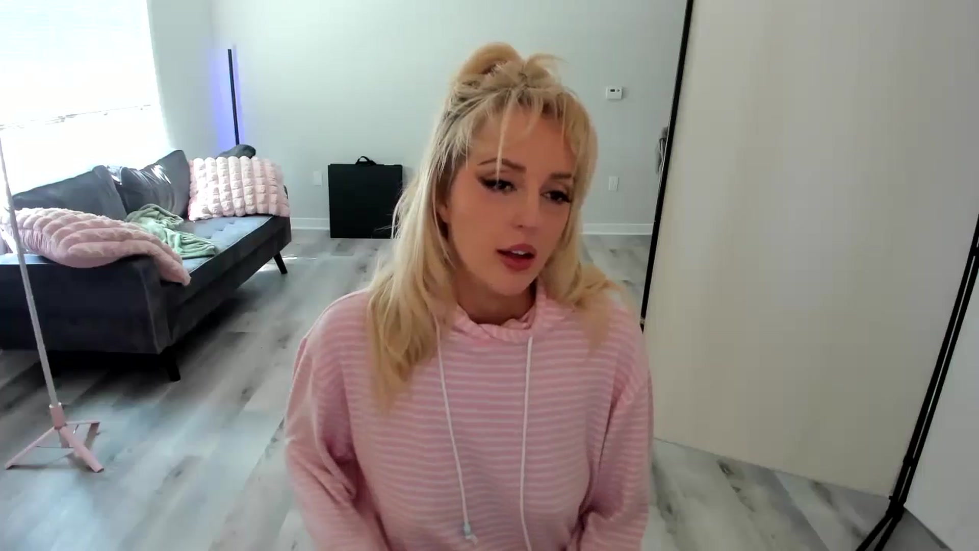 Gallery image thumbnail from Milk_Party's myfreecams stream on, 07/06/2024, 20:19 image 6 of 20