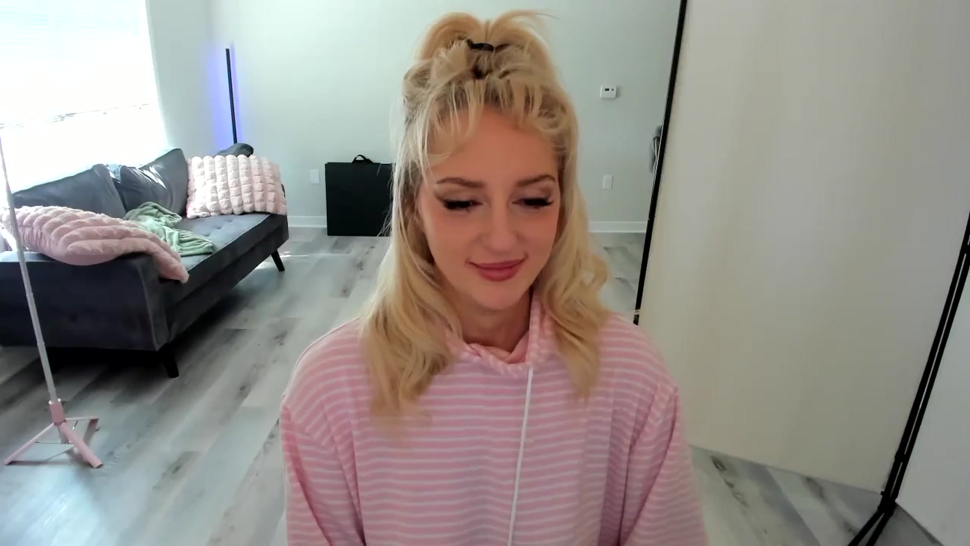 Gallery image thumbnail from Milk_Party's myfreecams stream on, 07/06/2024, 20:19 image 4 of 20