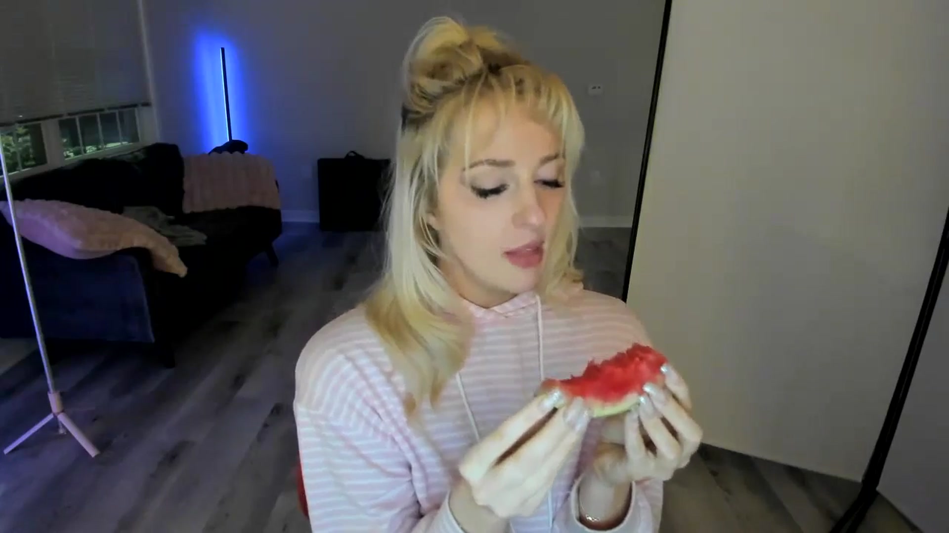 Gallery image thumbnail from Milk_Party's myfreecams stream on, 07/07/2024, 03:08 image 14 of 20