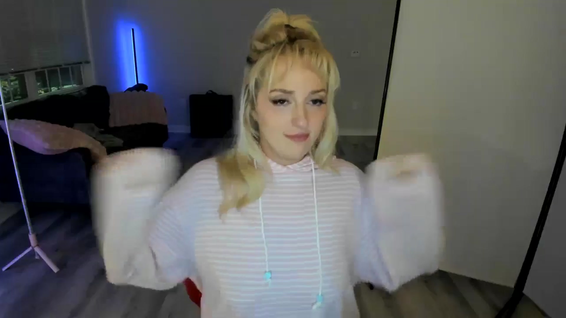 Gallery image thumbnail from Milk_Party's myfreecams stream on, 07/07/2024, 03:08 image 16 of 20