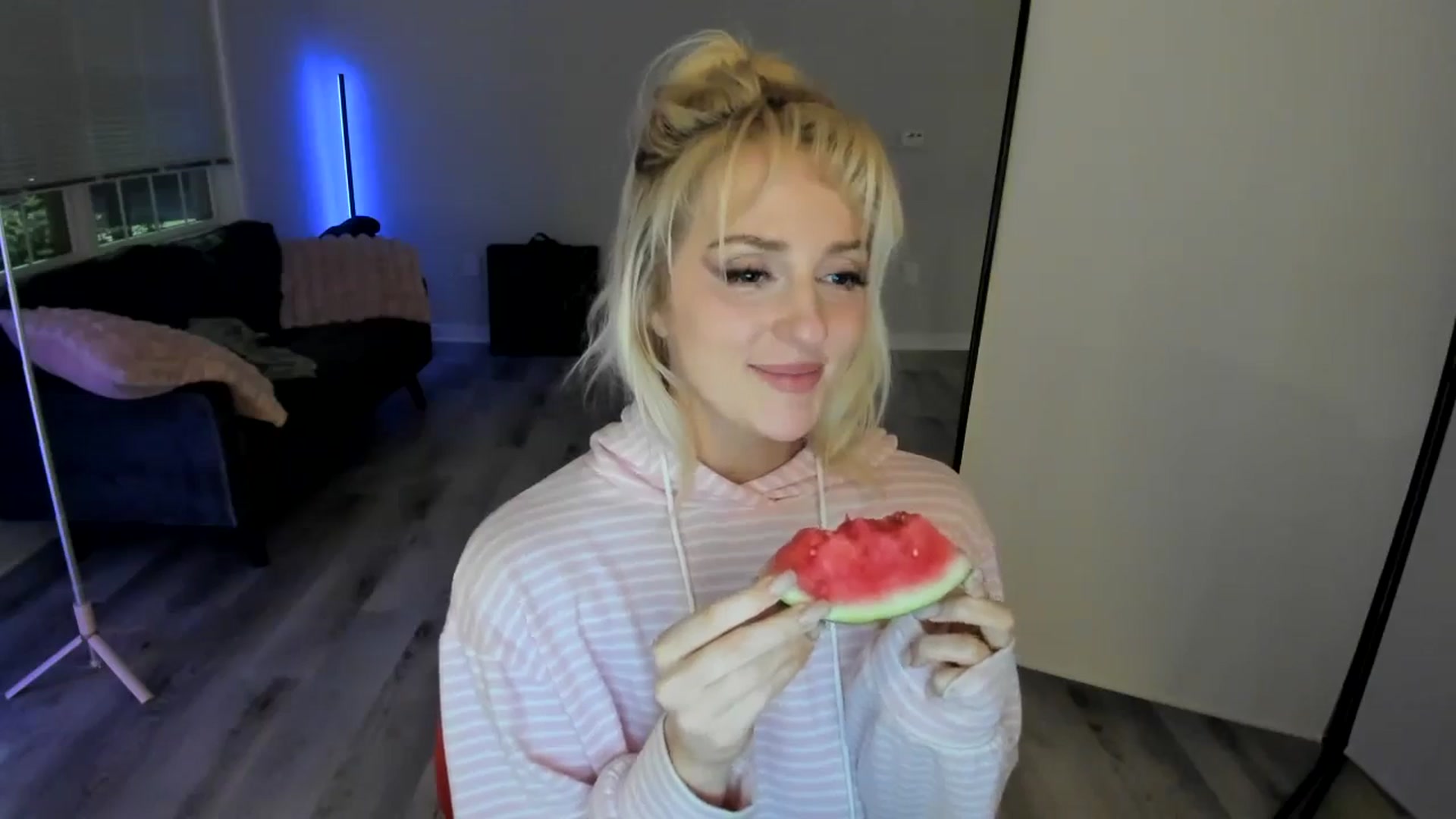 Gallery image thumbnail from Milk_Party's myfreecams stream on, 07/07/2024, 03:08 image 4 of 20