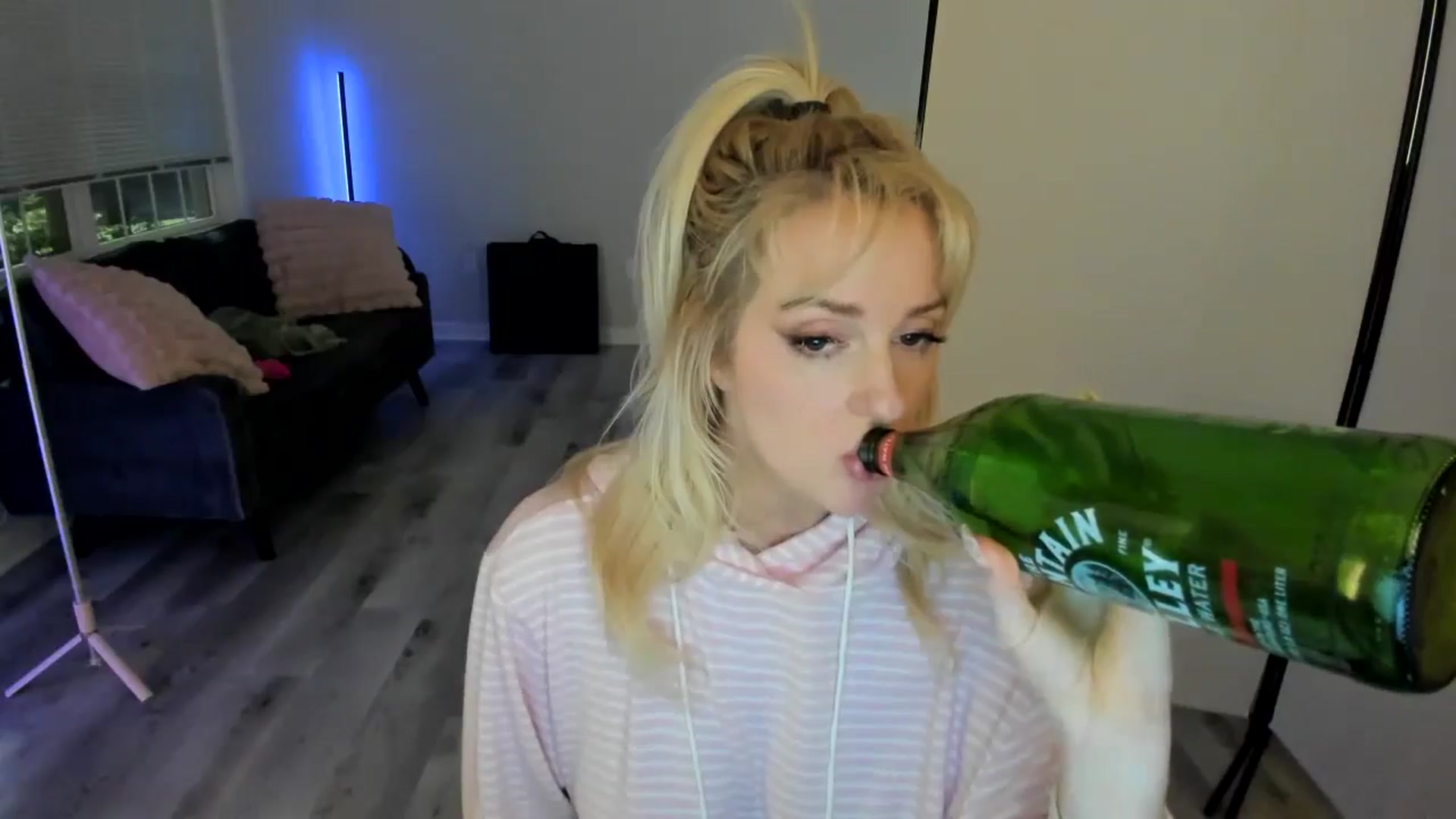 Gallery image thumbnail from Milk_Party's myfreecams stream on, 07/09/2024, 01:53 image 6 of 20