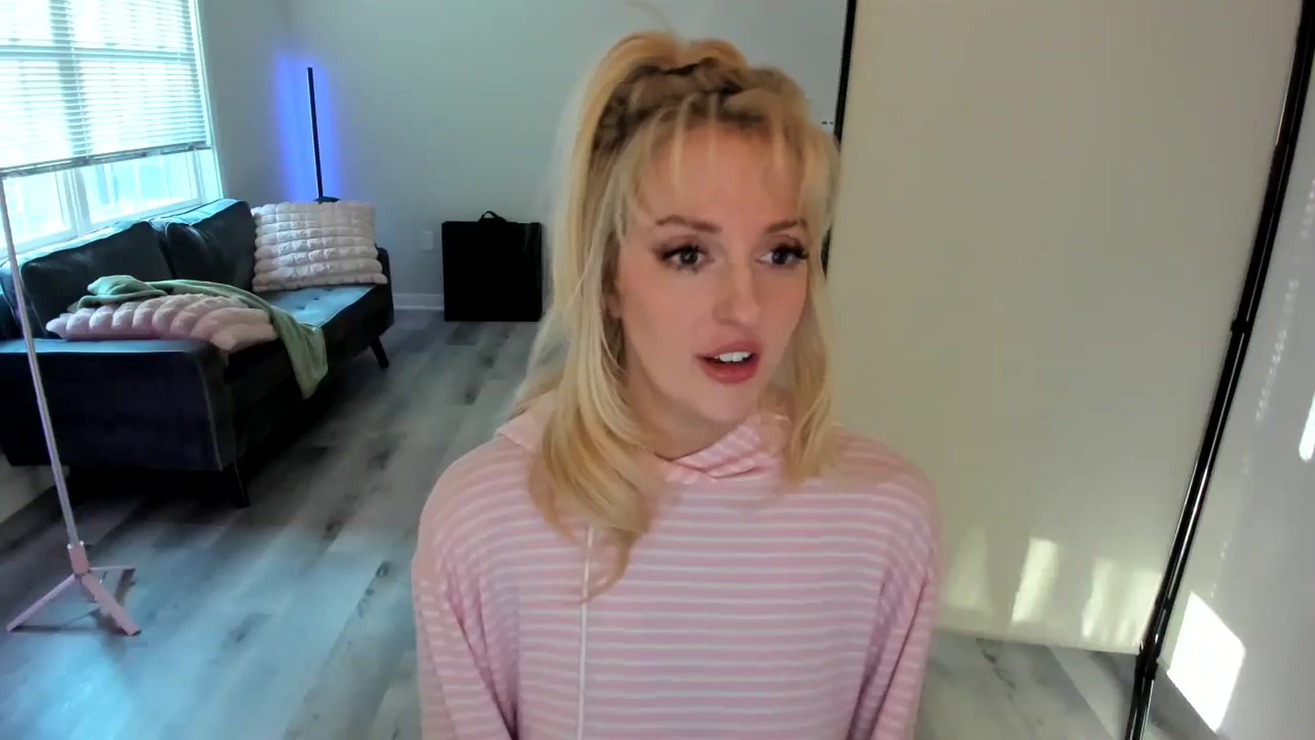 Gallery image thumbnail from Milk_Party's myfreecams stream on, 07/10/2024, 23:22 image 15 of 20