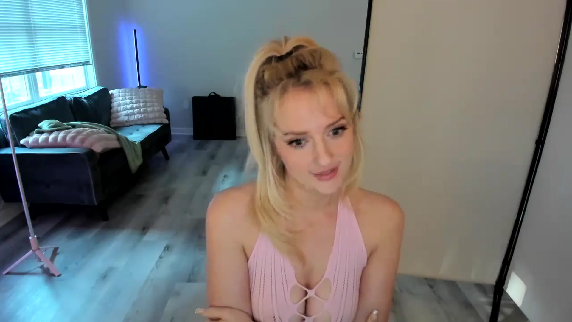 Gallery image thumbnail from Milk_Party's myfreecams stream on, 07/10/2024, 23:22 image 8 of 20