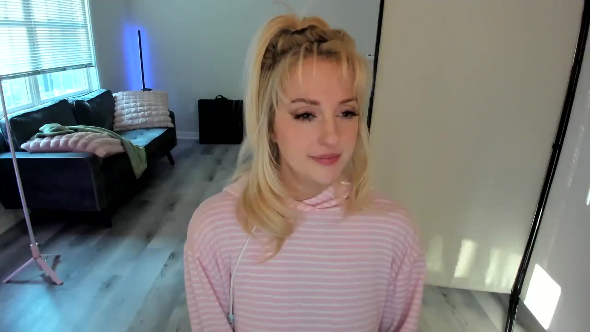 Gallery image thumbnail from Milk_Party's myfreecams stream on, 07/10/2024, 23:22 image 16 of 20