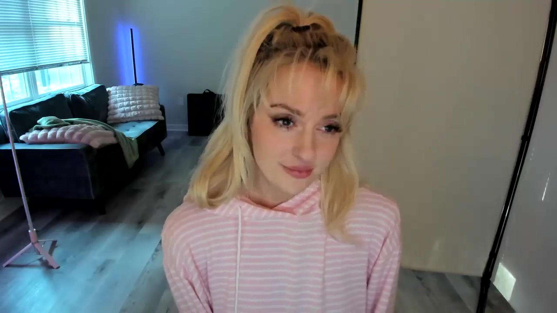 Gallery image thumbnail from Milk_Party's myfreecams stream on, 07/10/2024, 23:22 image 10 of 20
