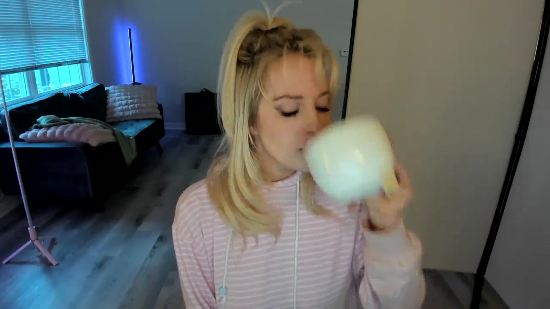 Gallery image thumbnail from Milk_Party's myfreecams stream on, 07/11/2024, 24:01 image 10 of 20