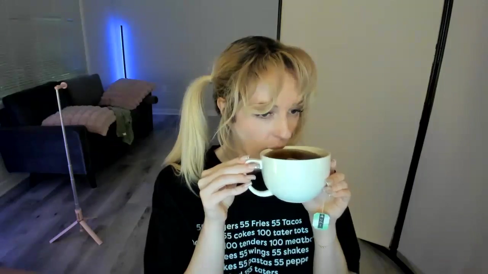 Gallery image thumbnail from Milk_Party's myfreecams stream on, 08/27/2024, 08:20 image 12 of 20