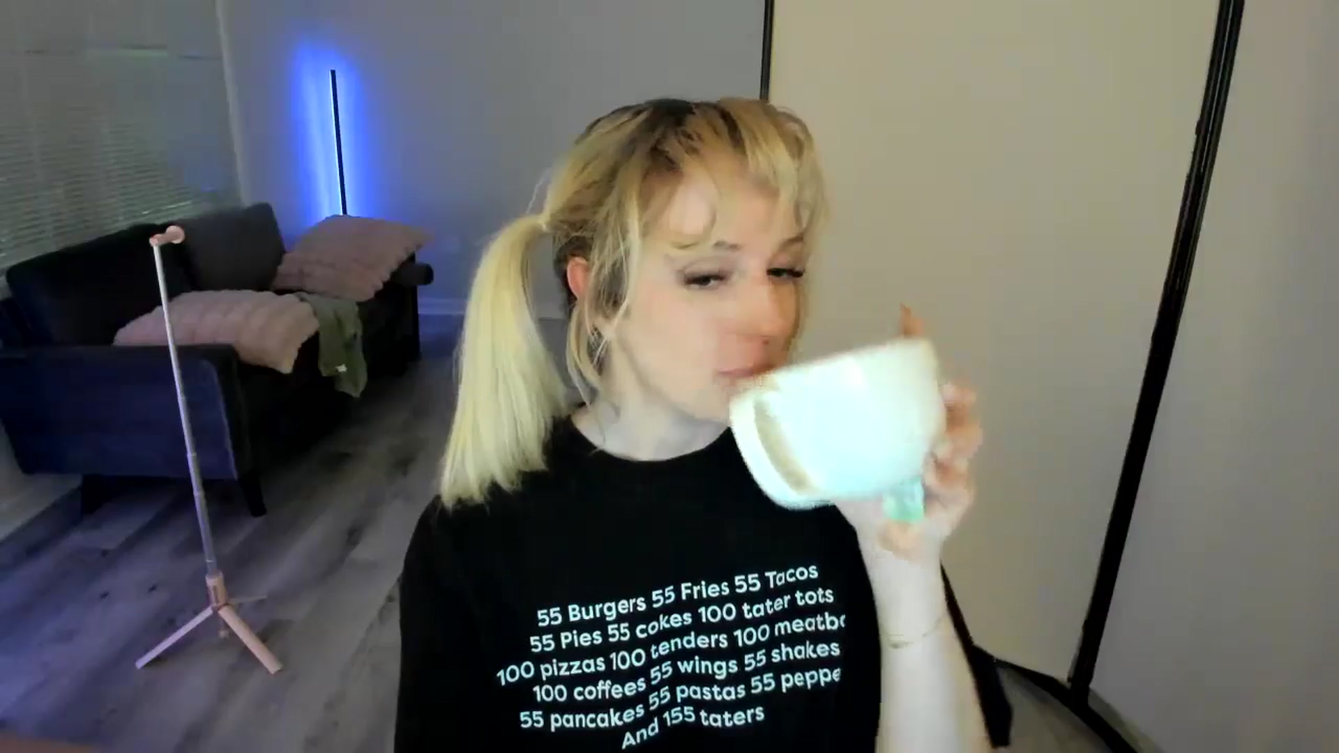 Gallery image thumbnail from Milk_Party's myfreecams stream on, 08/27/2024, 09:01 image 4 of 20