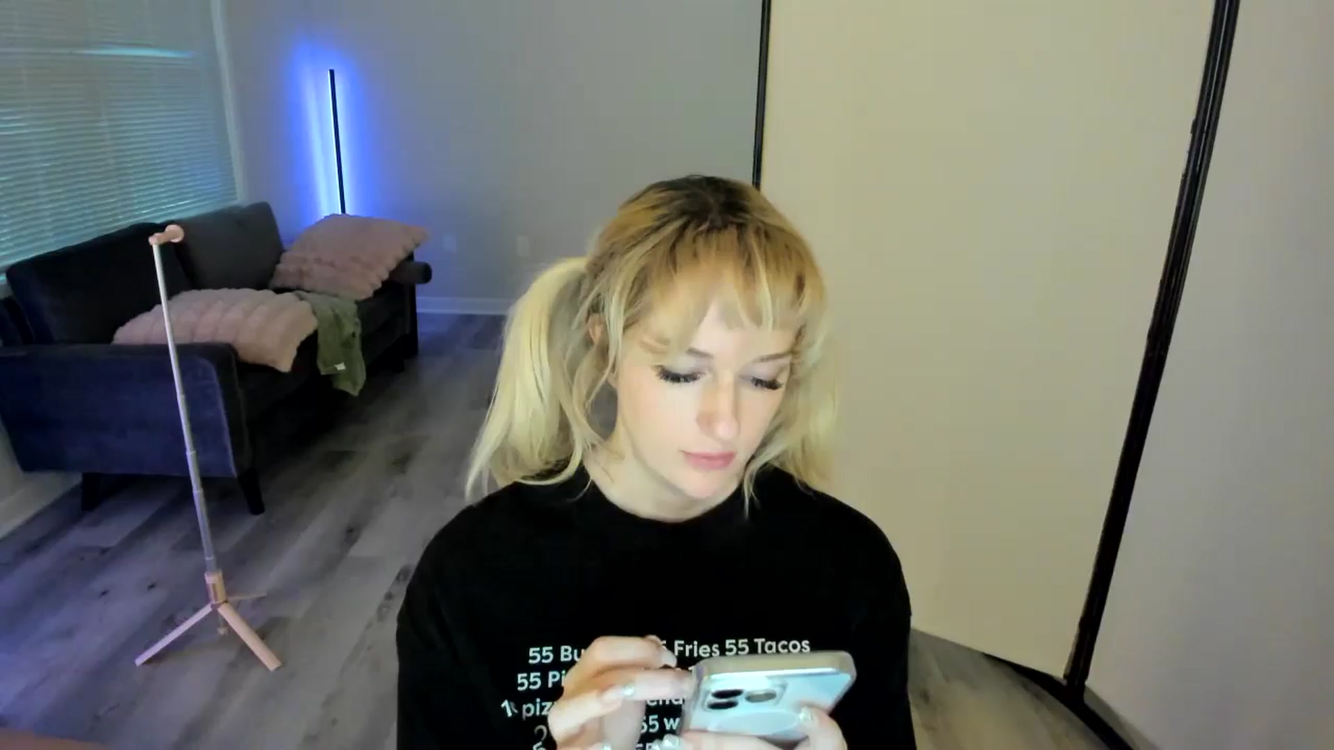 Gallery image thumbnail from Milk_Party's myfreecams stream on, 08/27/2024, 10:25 image 17 of 20