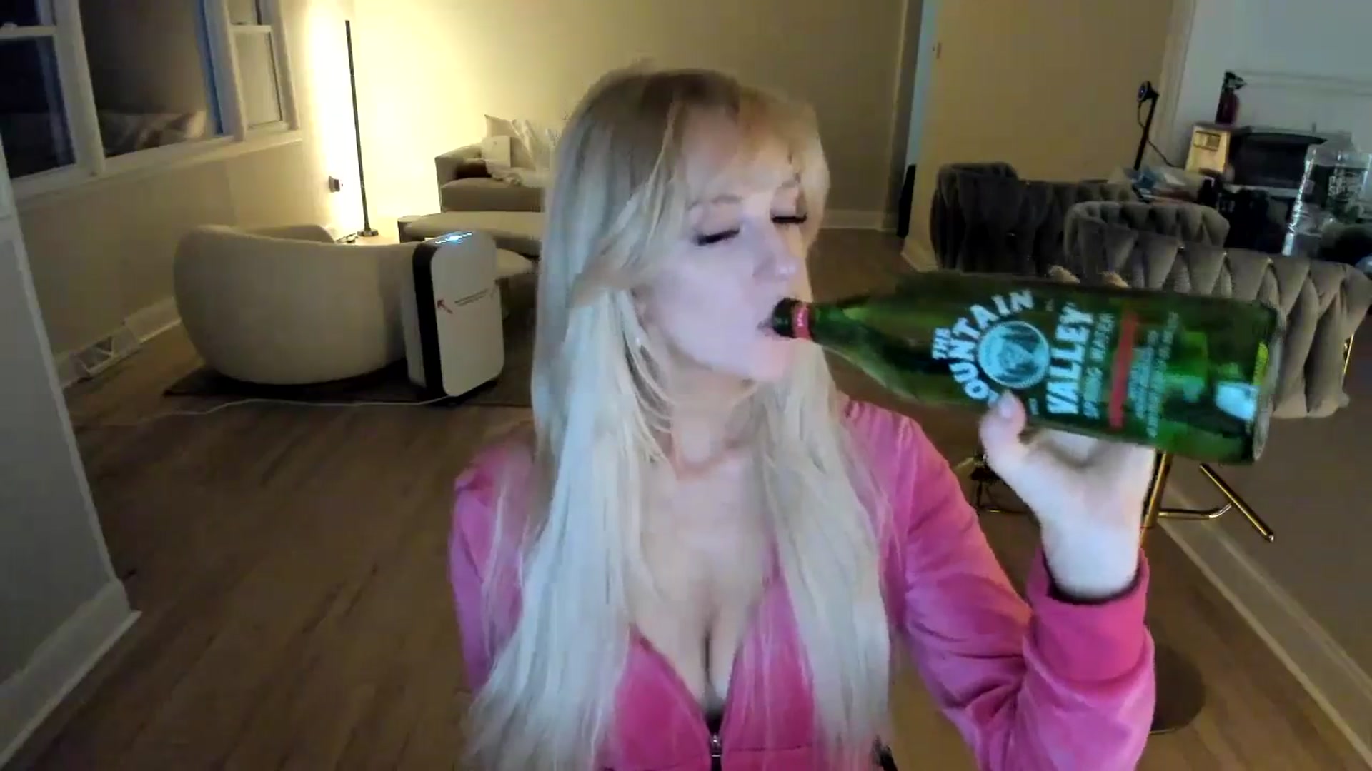 Gallery image thumbnail from Milk_Party's myfreecams stream on, 01/28/2025, 02:45 image 14 of 20