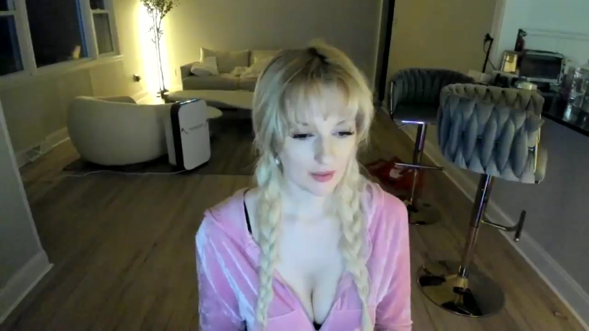 Gallery image thumbnail from Milk_Party's myfreecams stream on, 02/07/2025, 06:28 image 10 of 20