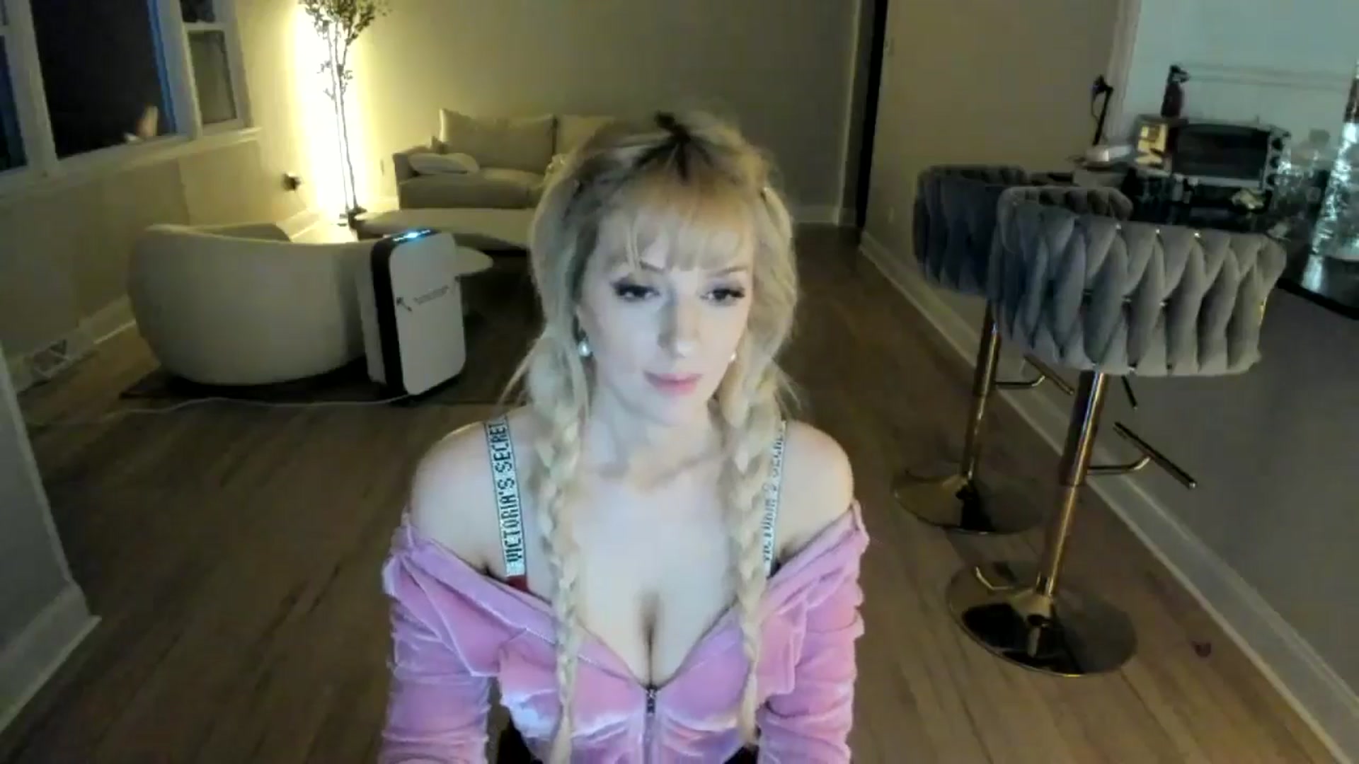 Gallery image thumbnail from Milk_Party's myfreecams stream on, 02/11/2025, 04:11 image 18 of 20