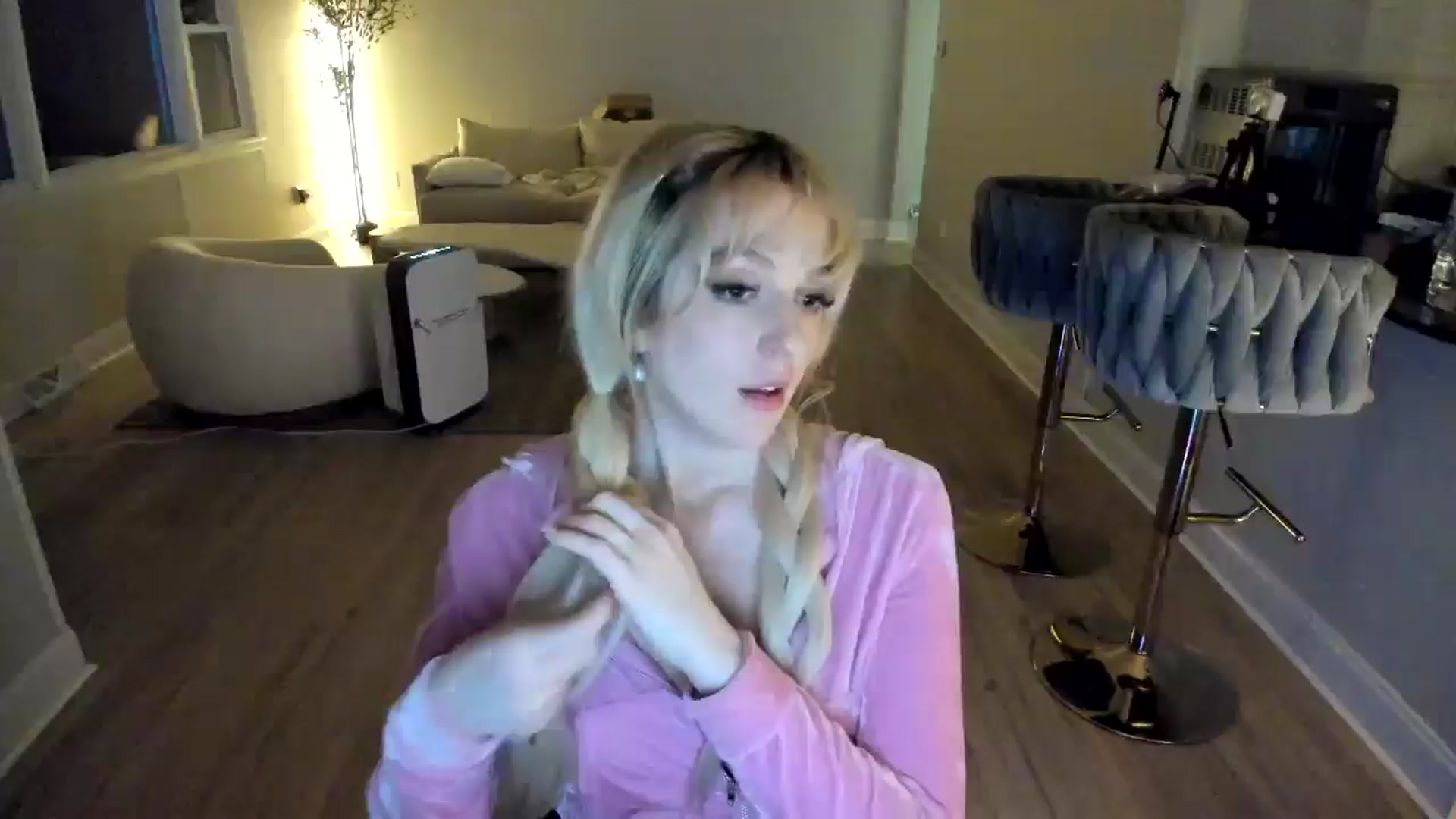 Gallery image thumbnail from Milk_Party's myfreecams stream on, 03/05/2025, 10:08 image 17 of 20