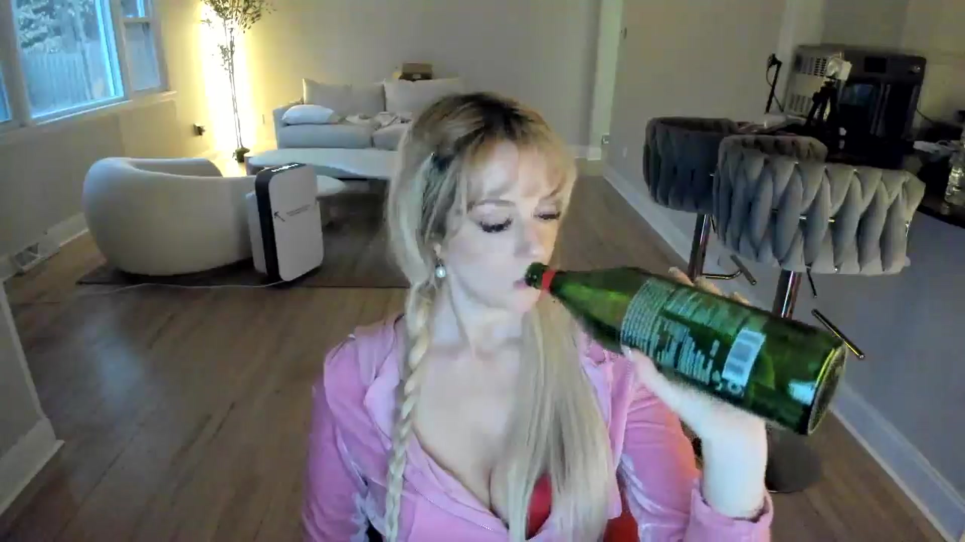 Gallery image thumbnail from Milk_Party's myfreecams stream on, 03/05/2025, 11:36 image 16 of 20