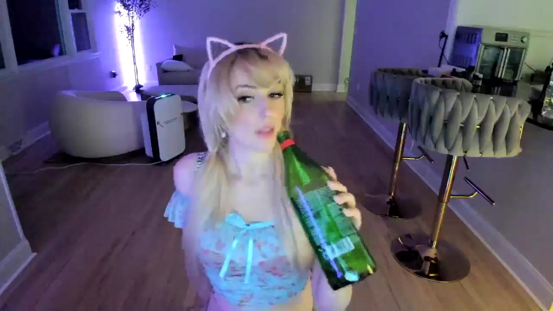 Gallery image thumbnail from Milk_Party's myfreecams stream on, 03/10/2025, 04:18 image 17 of 20
