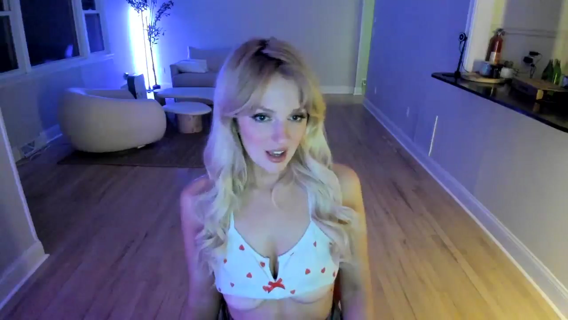 Gallery image thumbnail from Milk_Party's myfreecams stream on, 04/17/2025, 02:06 image 8 of 20