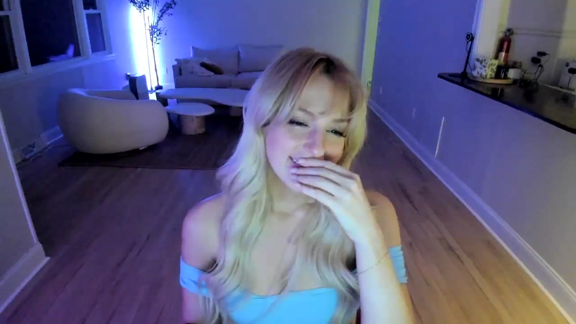 Gallery image thumbnail from Milk_Party's myfreecams stream on, 04/19/2025, 07:43 image 8 of 20
