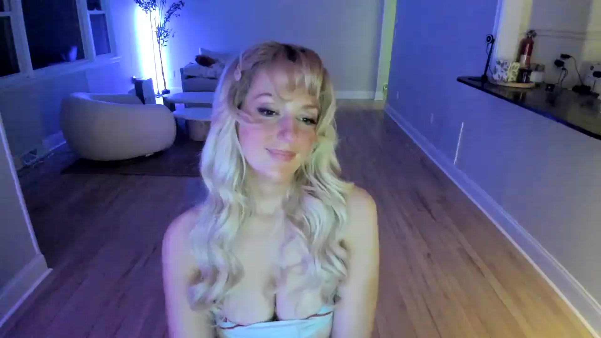 Gallery image thumbnail from Milk_Party's myfreecams stream on, 04/21/2025, 01:03 image 16 of 20