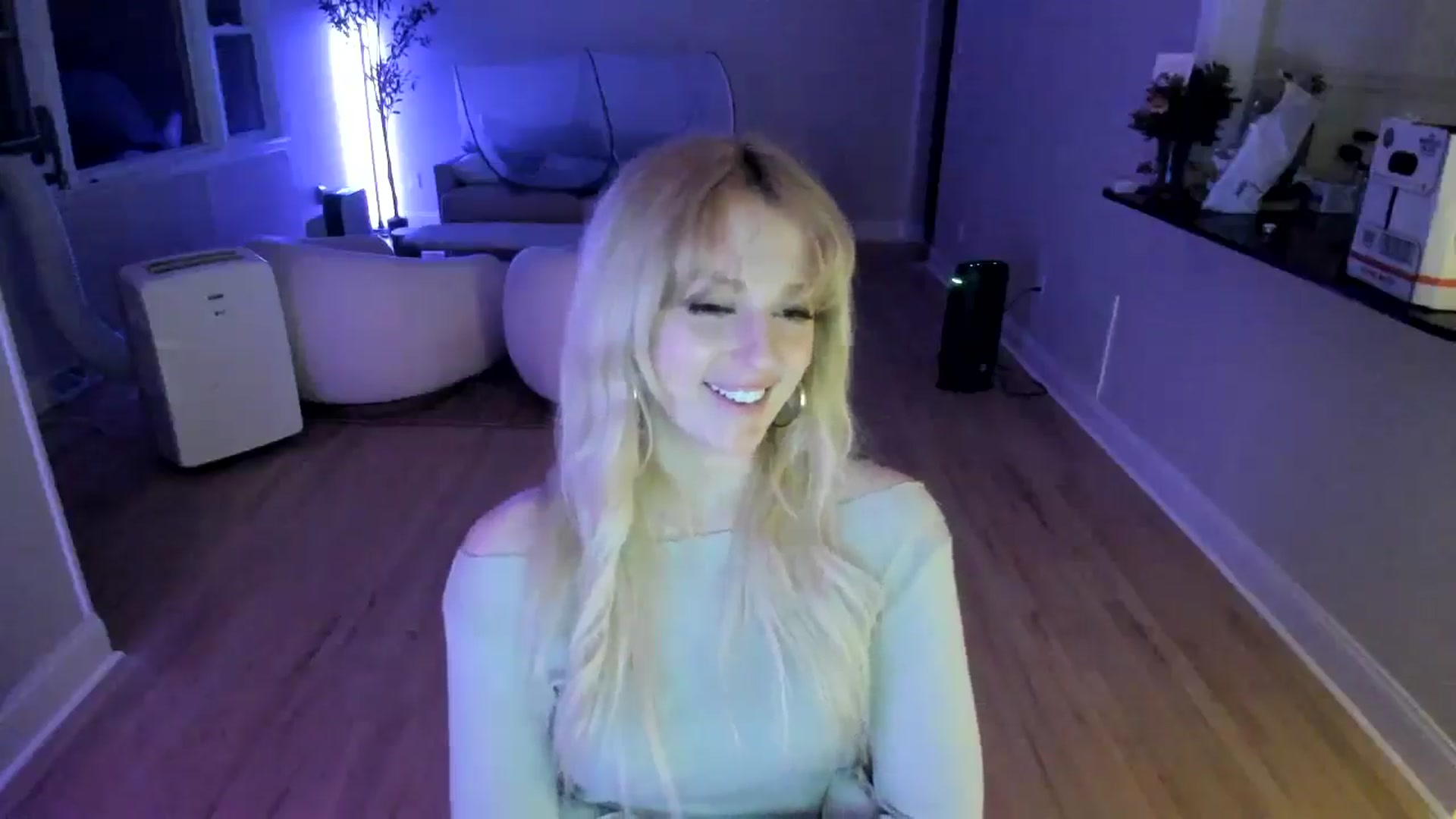 Gallery image thumbnail from Milk_Party's myfreecams stream on, 06/08/2025, 02:41 image 15 of 20