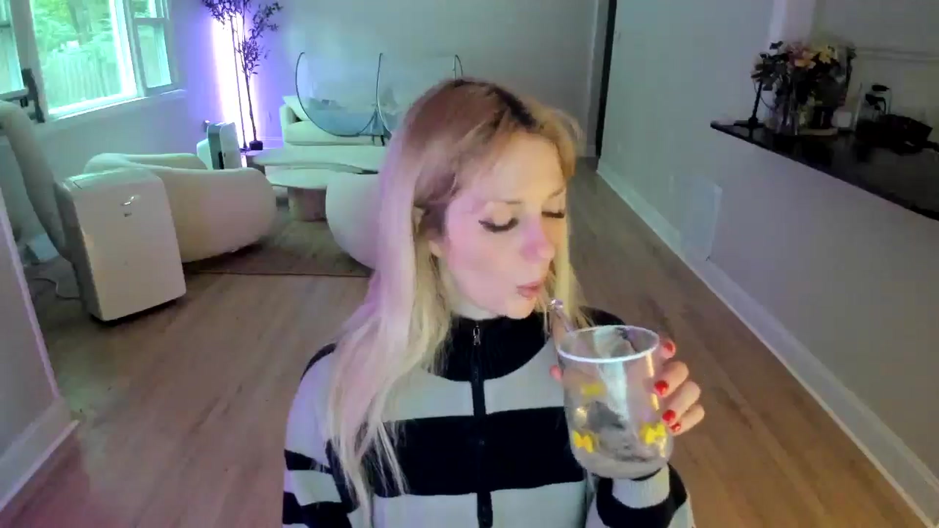 Gallery image thumbnail from Milk_Party's myfreecams stream on, 06/26/2025, 22:13 image 6 of 20