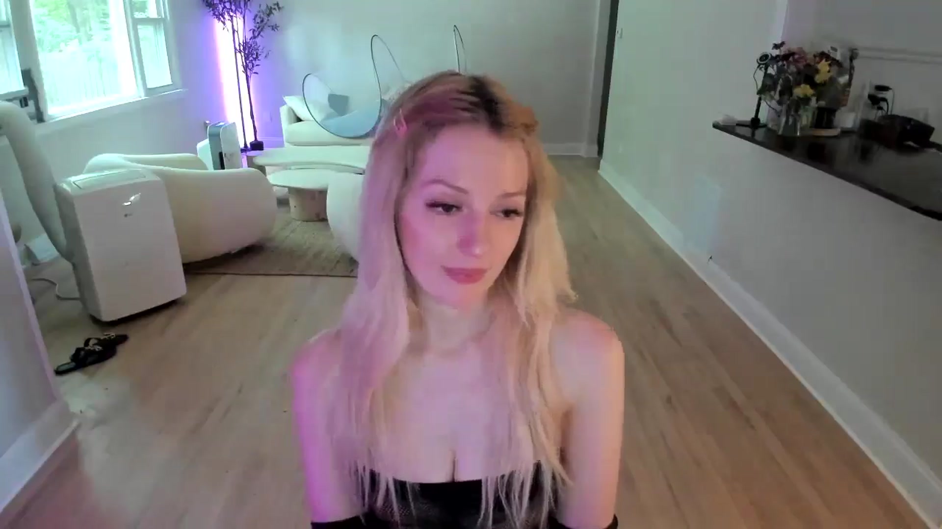 Gallery image thumbnail from Milk_Party's myfreecams stream on, 06/27/2025, 16:19 image 12 of 20