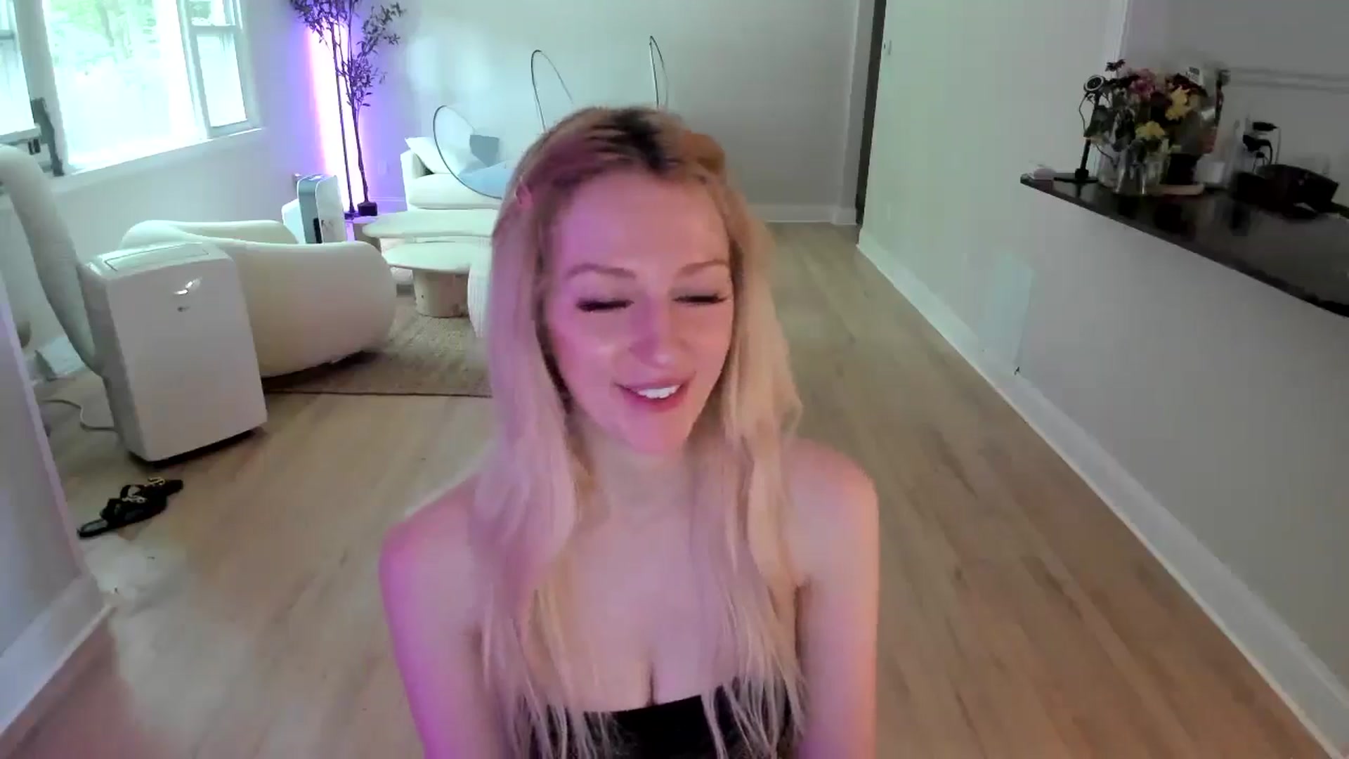 Gallery image thumbnail from Milk_Party's myfreecams stream on, 06/27/2025, 16:19 image 20 of 20