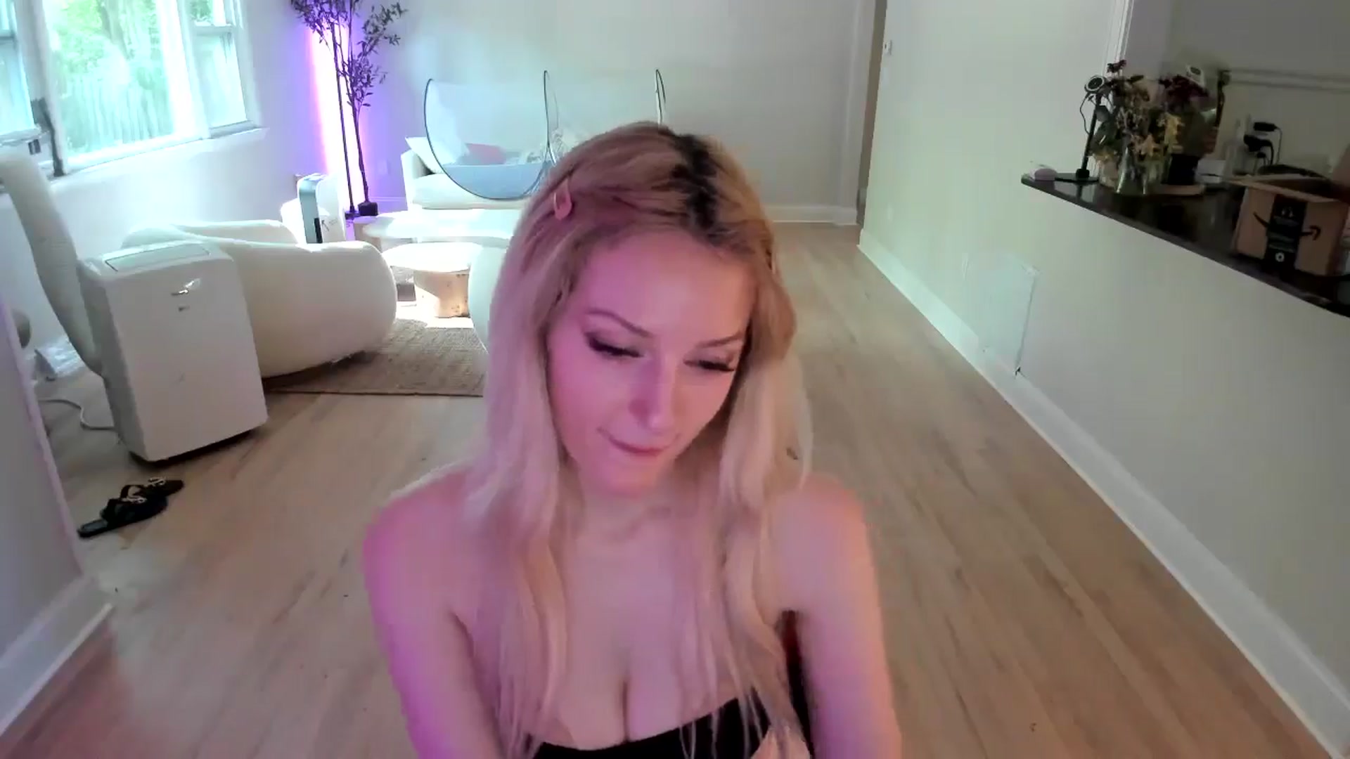 Gallery image thumbnail from Milk_Party's myfreecams stream on, 06/28/2025, 21:09 image 14 of 20