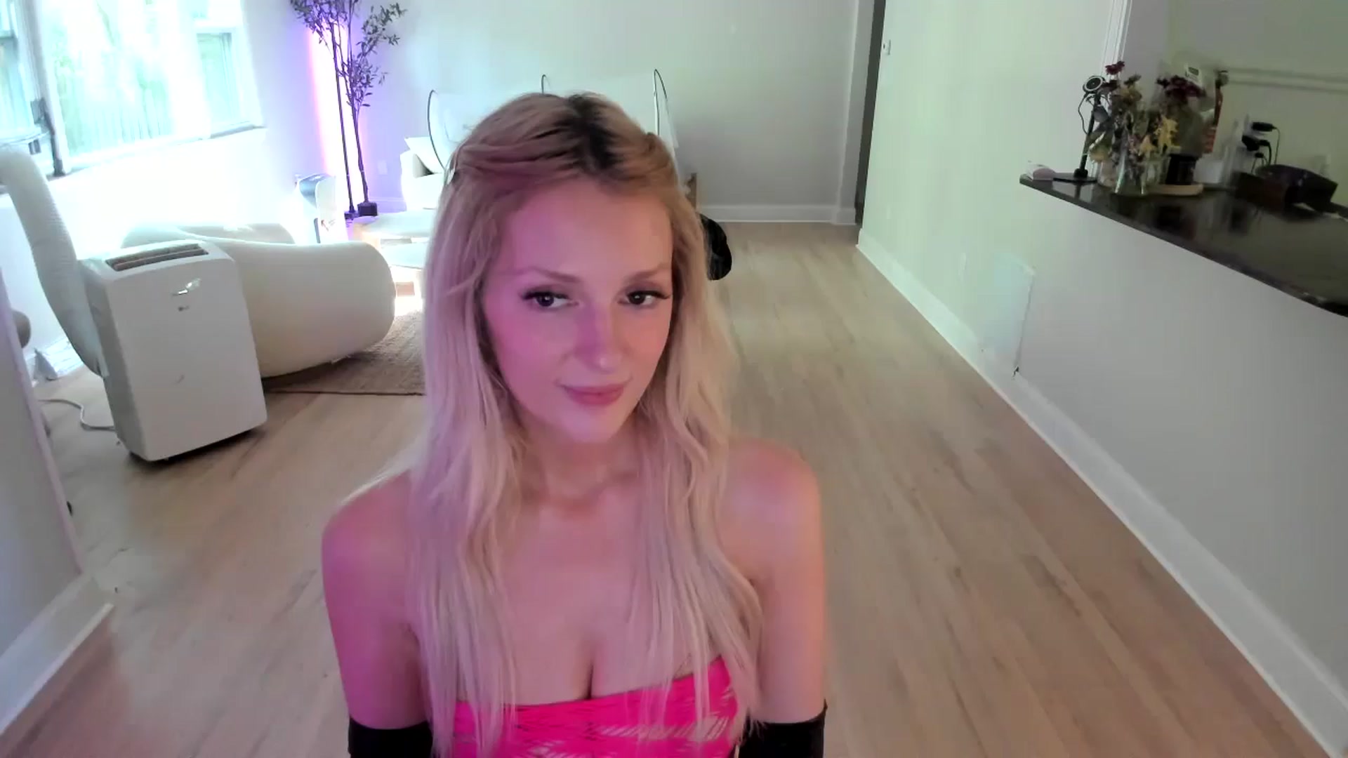 Gallery image thumbnail from Milk_Party's myfreecams stream on, 06/29/2025, 20:21 image 7 of 20
