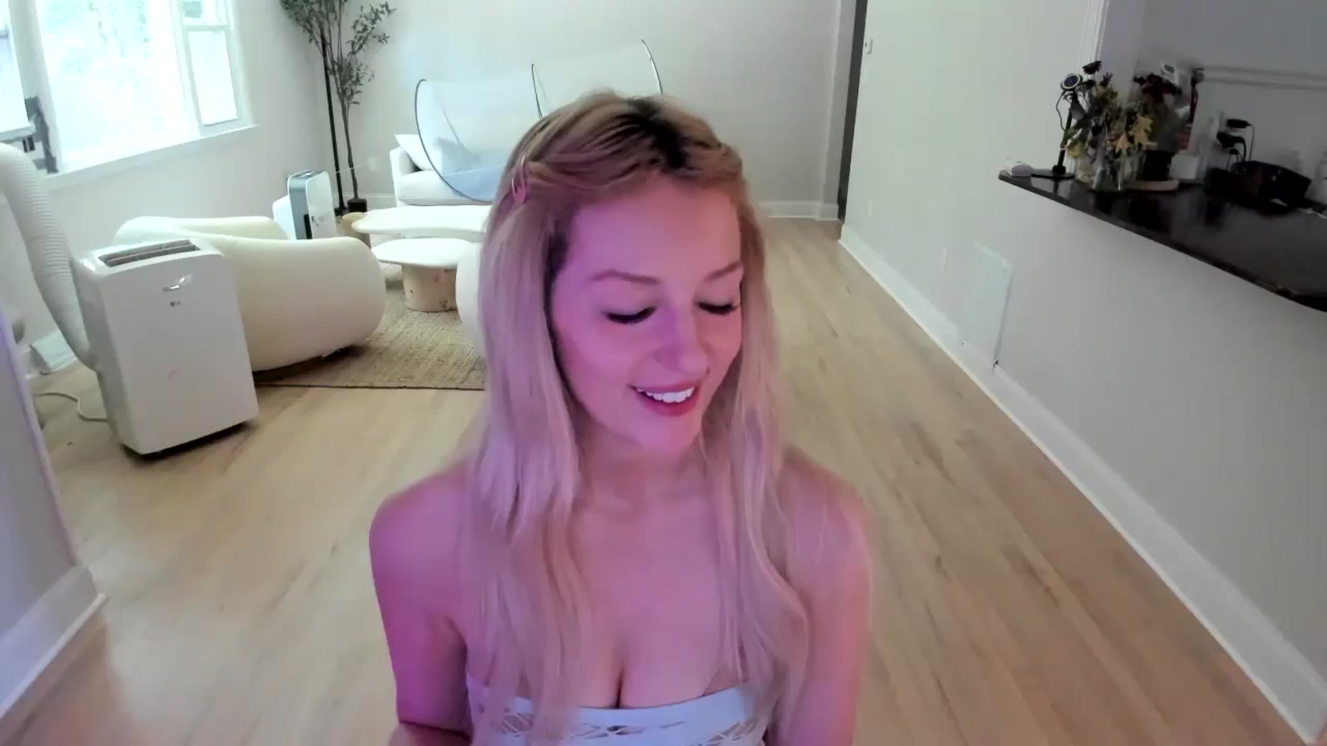 Gallery image thumbnail from Milk_Party's myfreecams stream on, 06/30/2025, 17:02 image 18 of 20